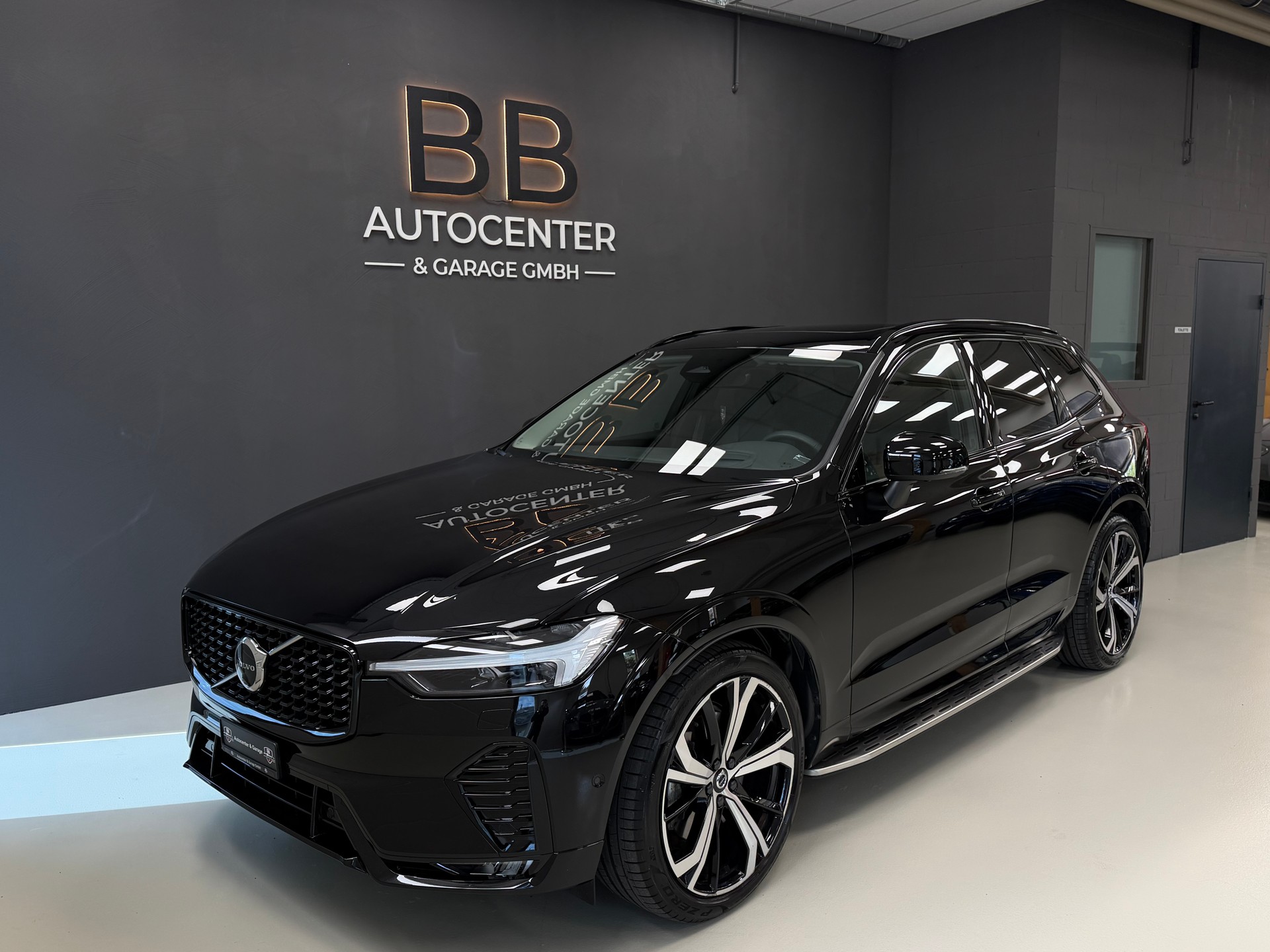 VOLVO XC60 B5 Benzin Mild Hybrid AWD Ultimate Dark Geartronic