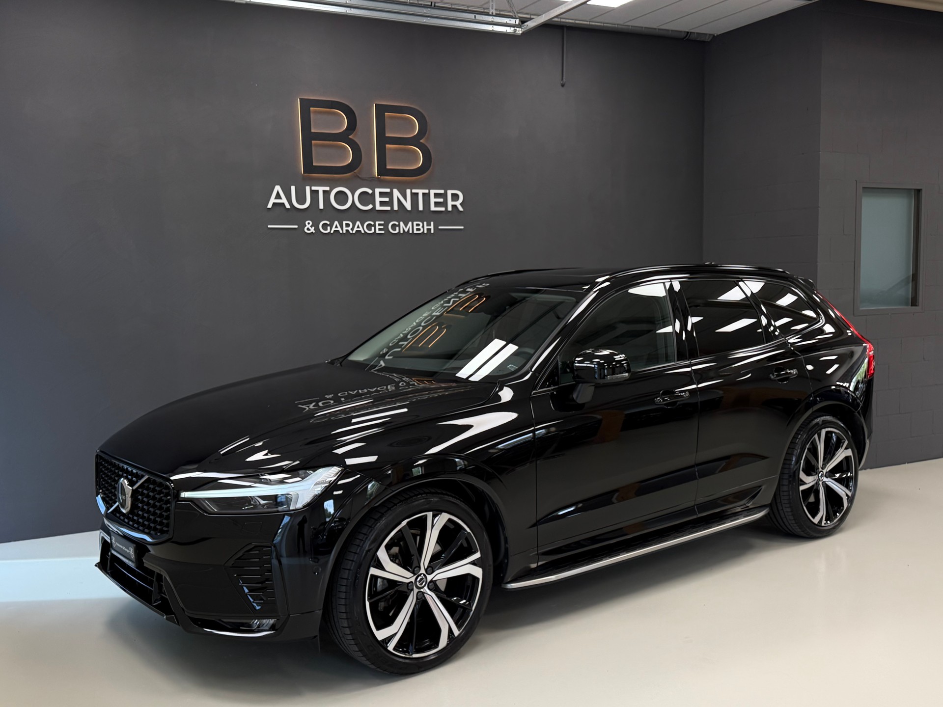 VOLVO XC60 B5 Benzin Mild Hybrid AWD Ultimate Dark Geartronic-showroom-element-1