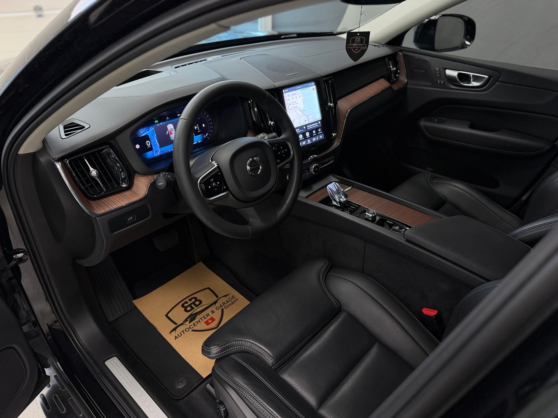 VOLVO XC60 B5 Benzin Mild Hybrid AWD Ultimate Dark Geartronic-image-12