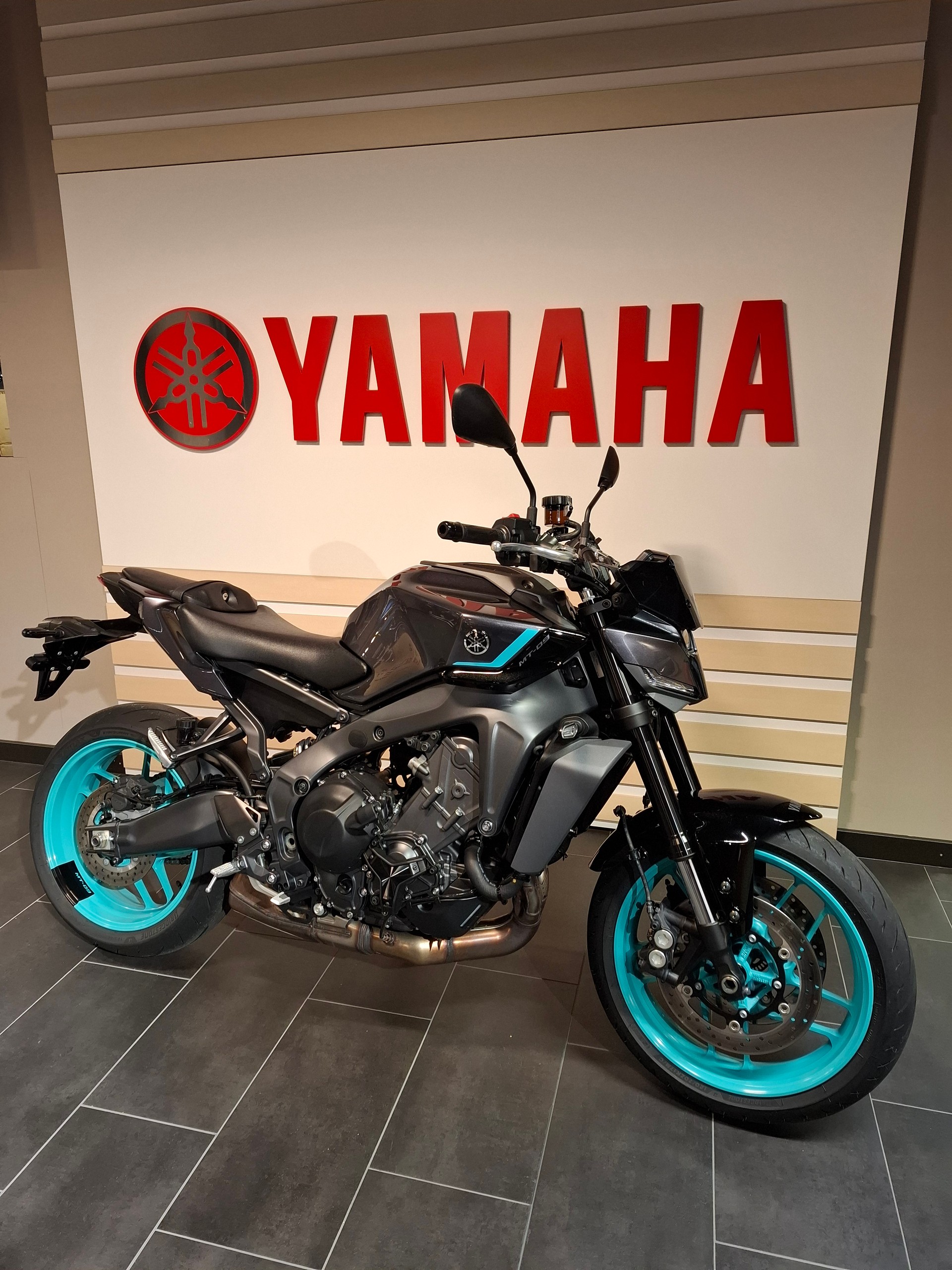 YAMAHA MT-09