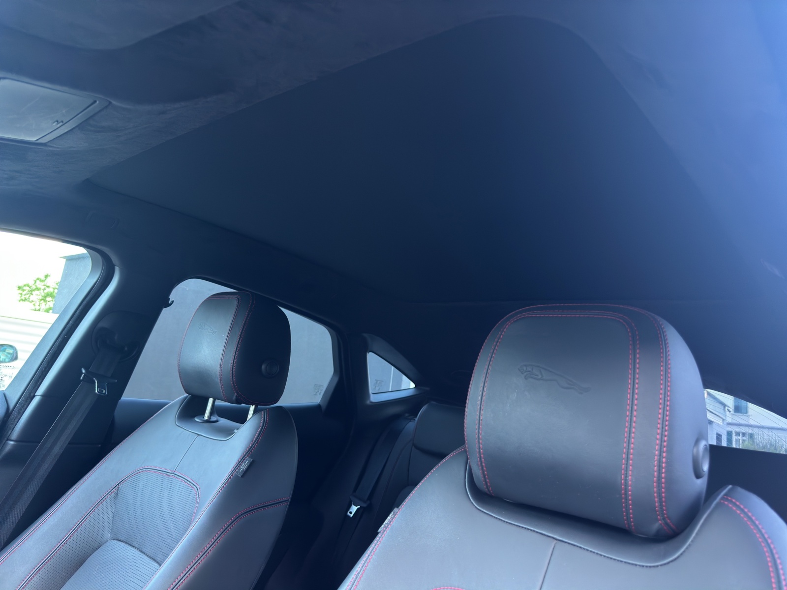 JAGUAR E-Pace 2.0d D180 First Edition AWD Automatik-image-8