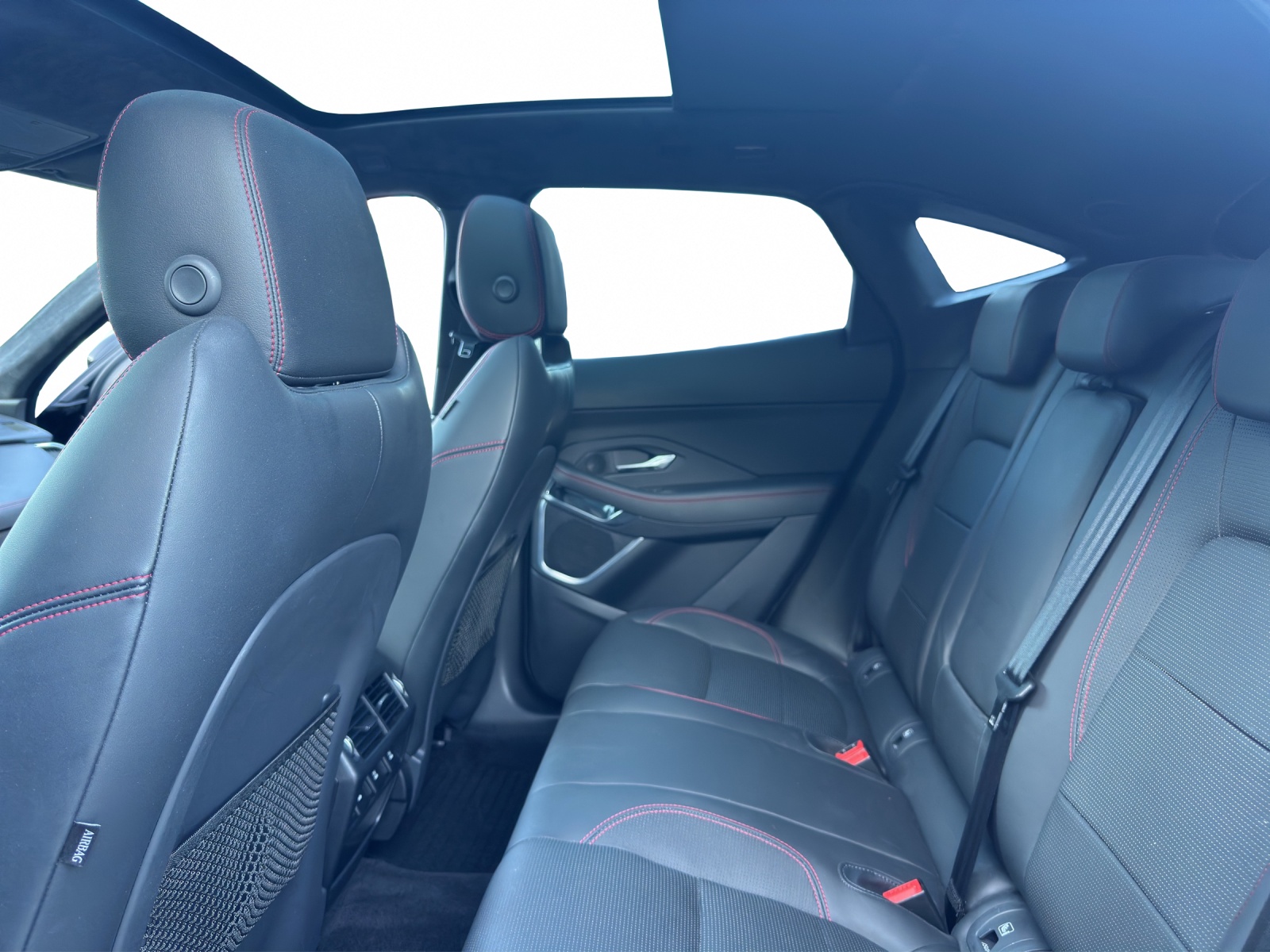 JAGUAR E-Pace 2.0d D180 First Edition AWD Automatik-image-6