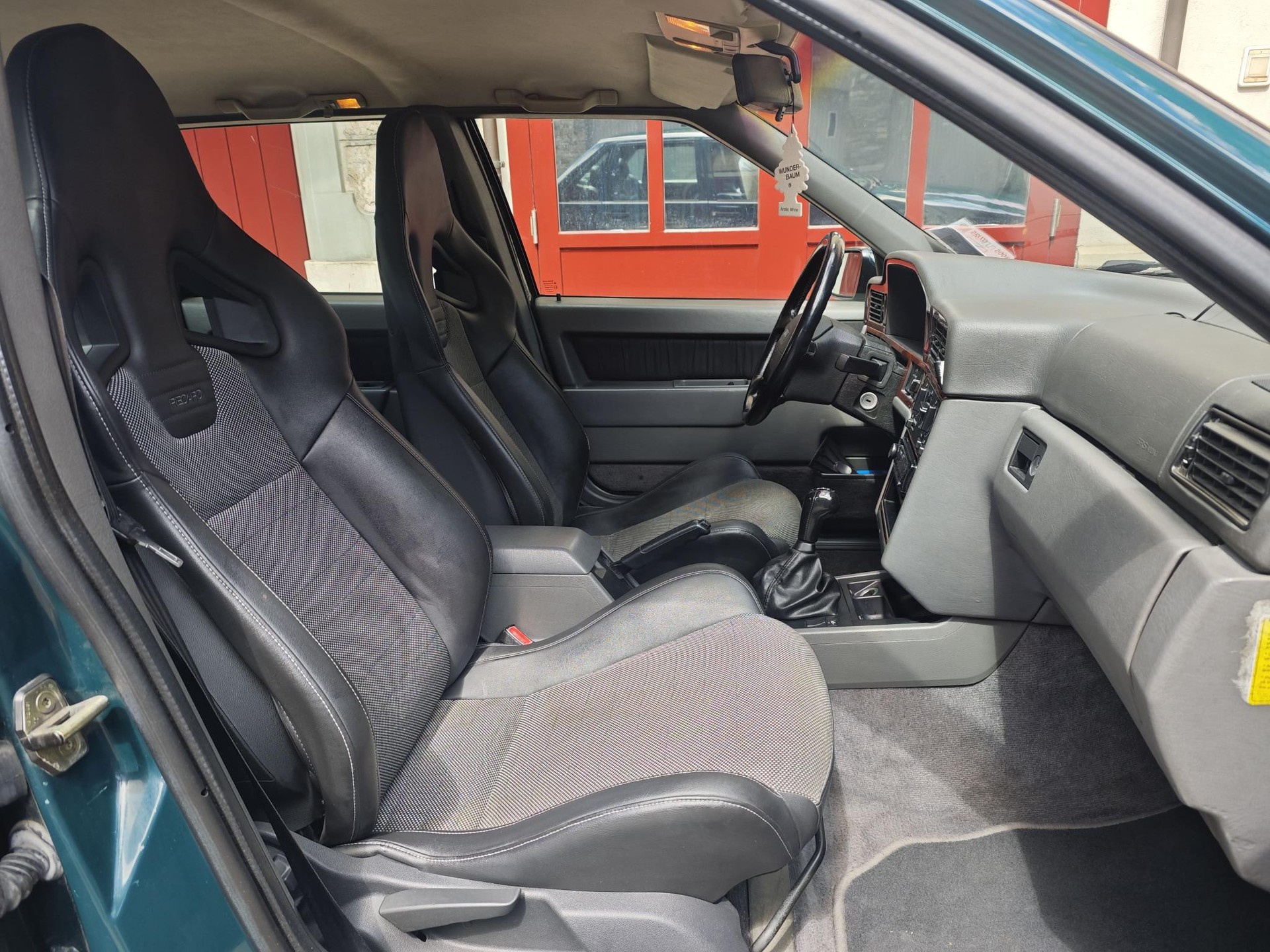 VOLVO 850 T-5-image-10