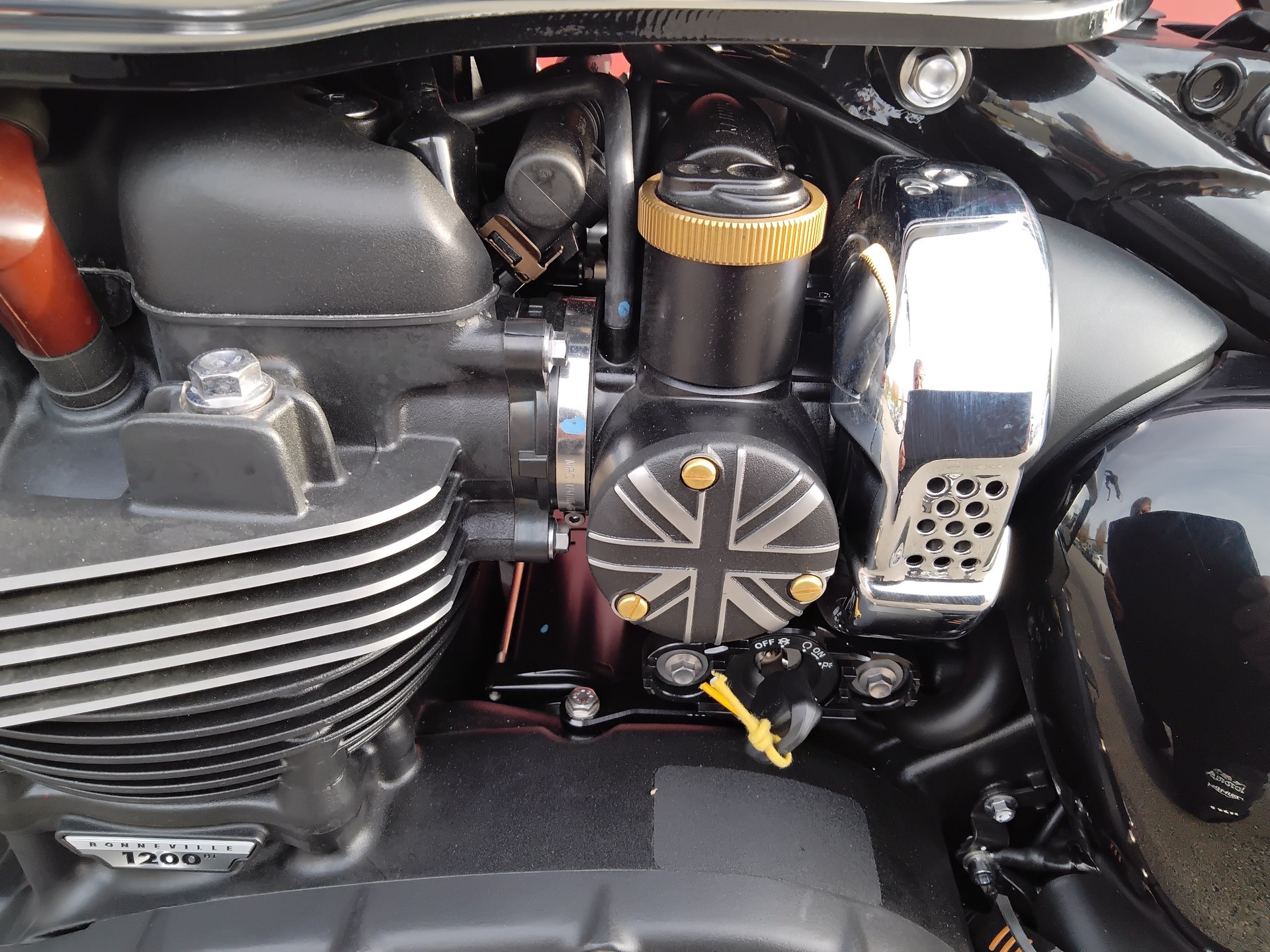 TRIUMPH Bonneville 1200 Bobber-image-11