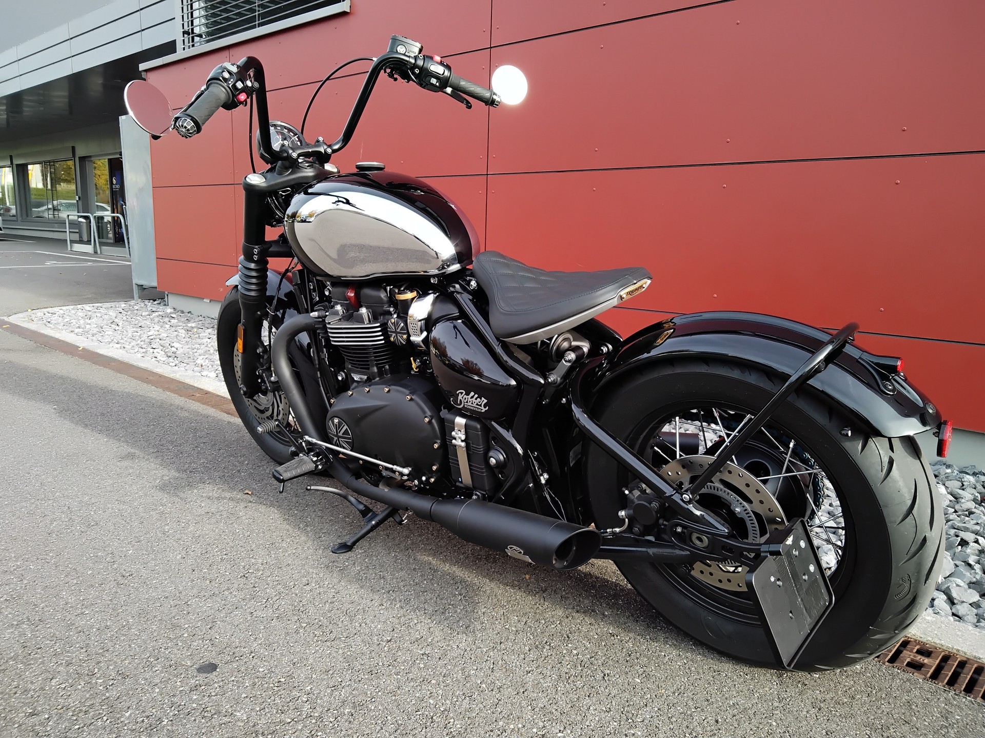 TRIUMPH Bonneville 1200 Bobber-image-4