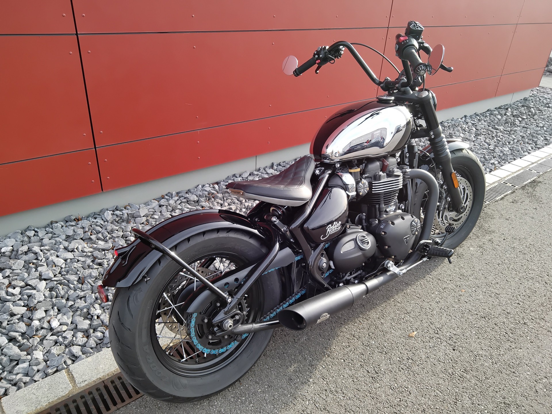 TRIUMPH Bonneville 1200 Bobber-image-2