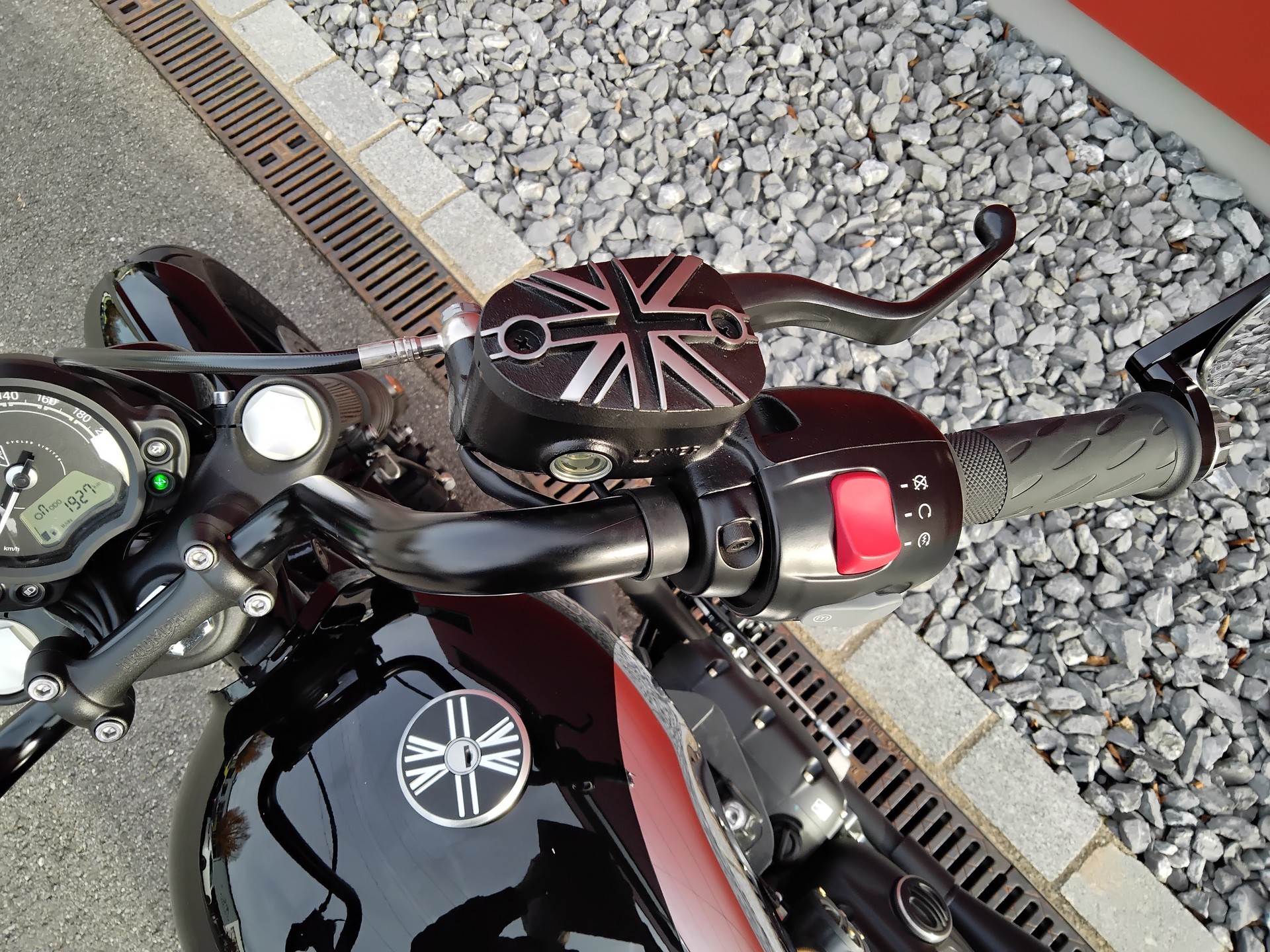 TRIUMPH Bonneville 1200 Bobber-image-10