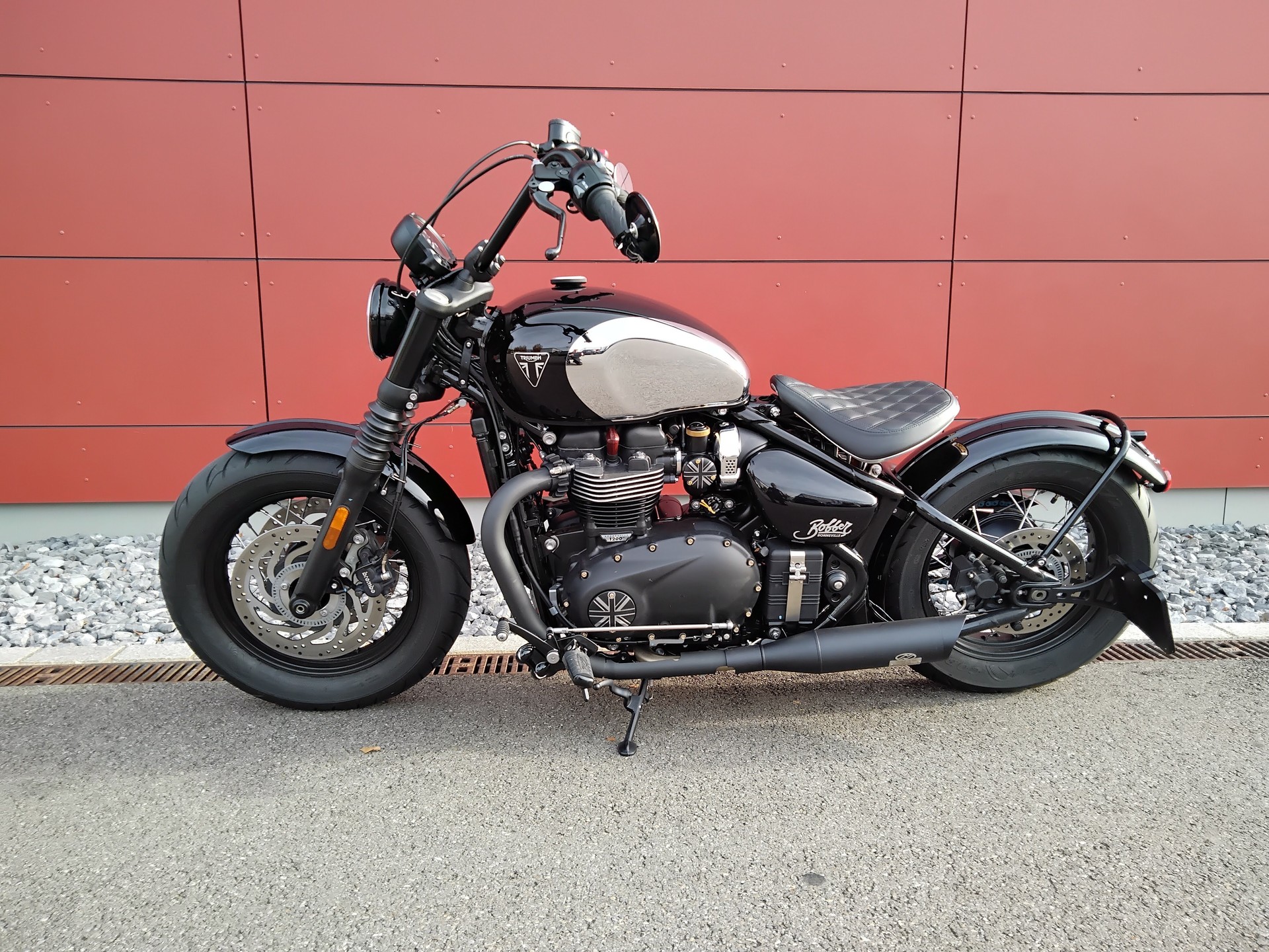 TRIUMPH Bonneville 1200 Bobber-image-1