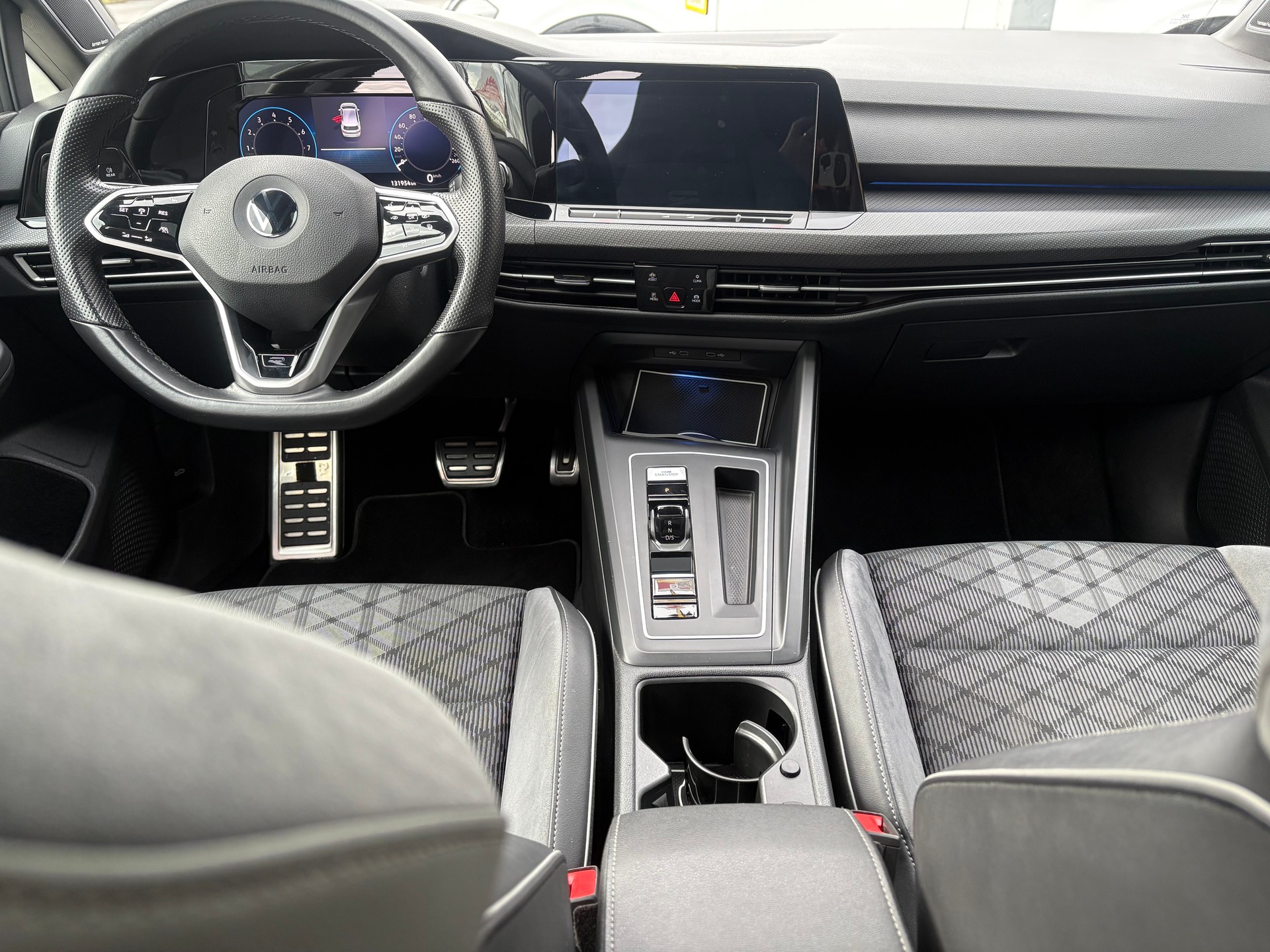 VW Golf 1.5 eTSI mHEV ACT R-Line DSG-image-9