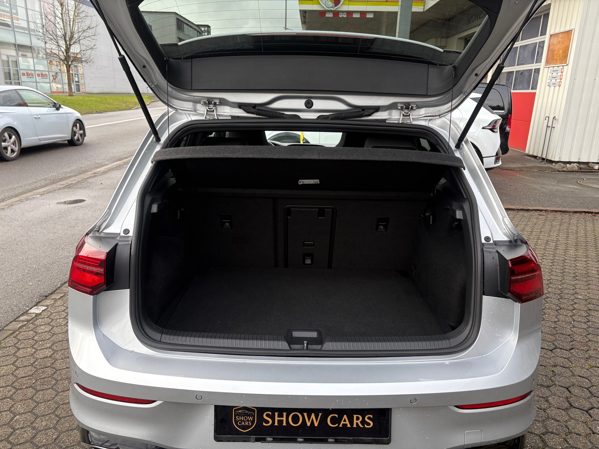 VW Golf 1.5 eTSI mHEV ACT R-Line DSG-image-5