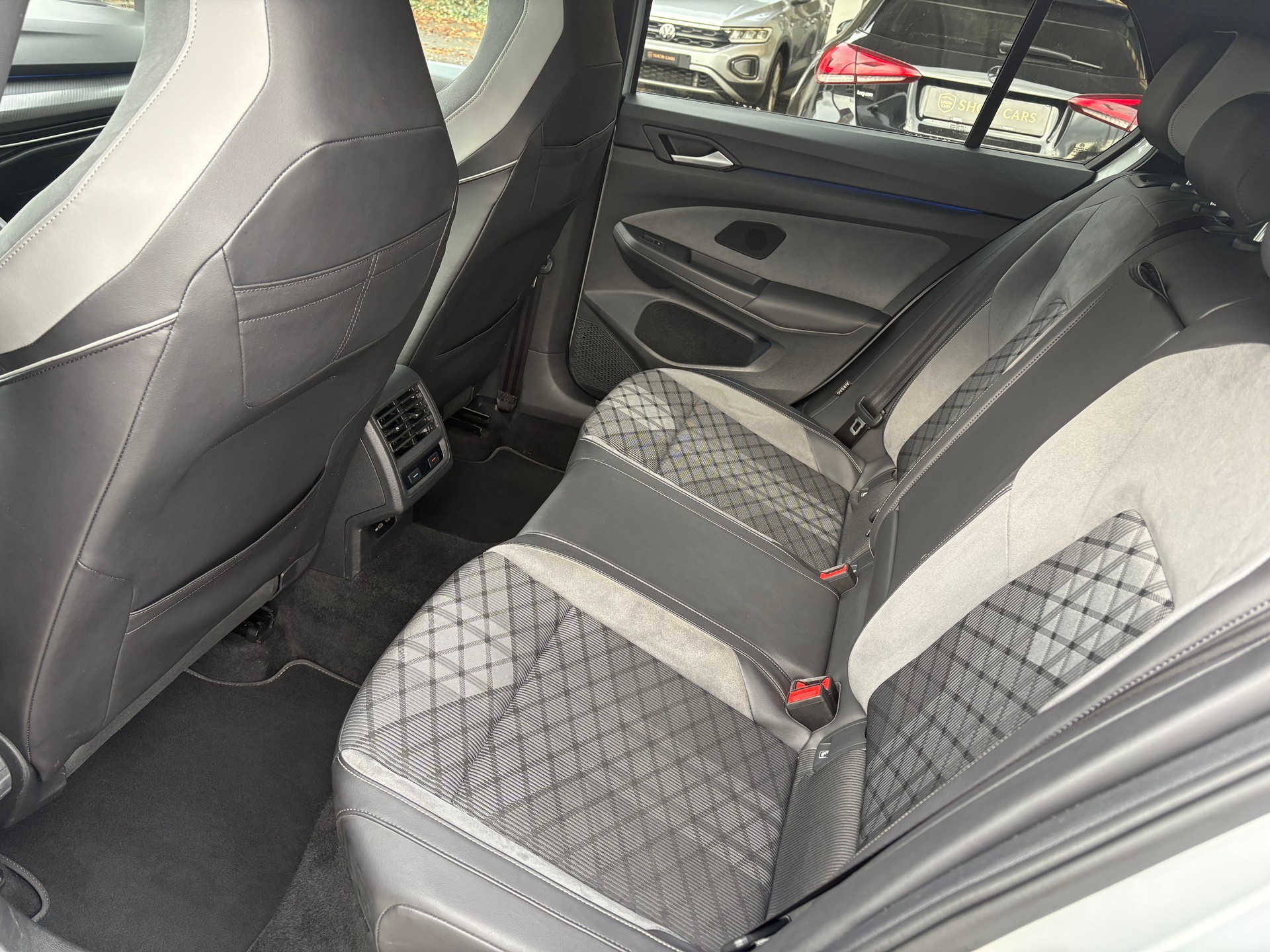 VW Golf 1.5 eTSI mHEV ACT R-Line DSG-image-7