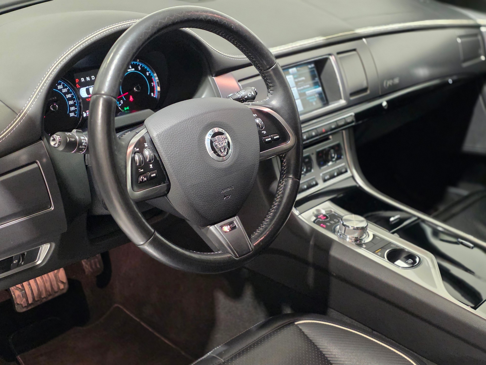 JAGUAR XF 5.0 V8 S/C XFR-S-image-7