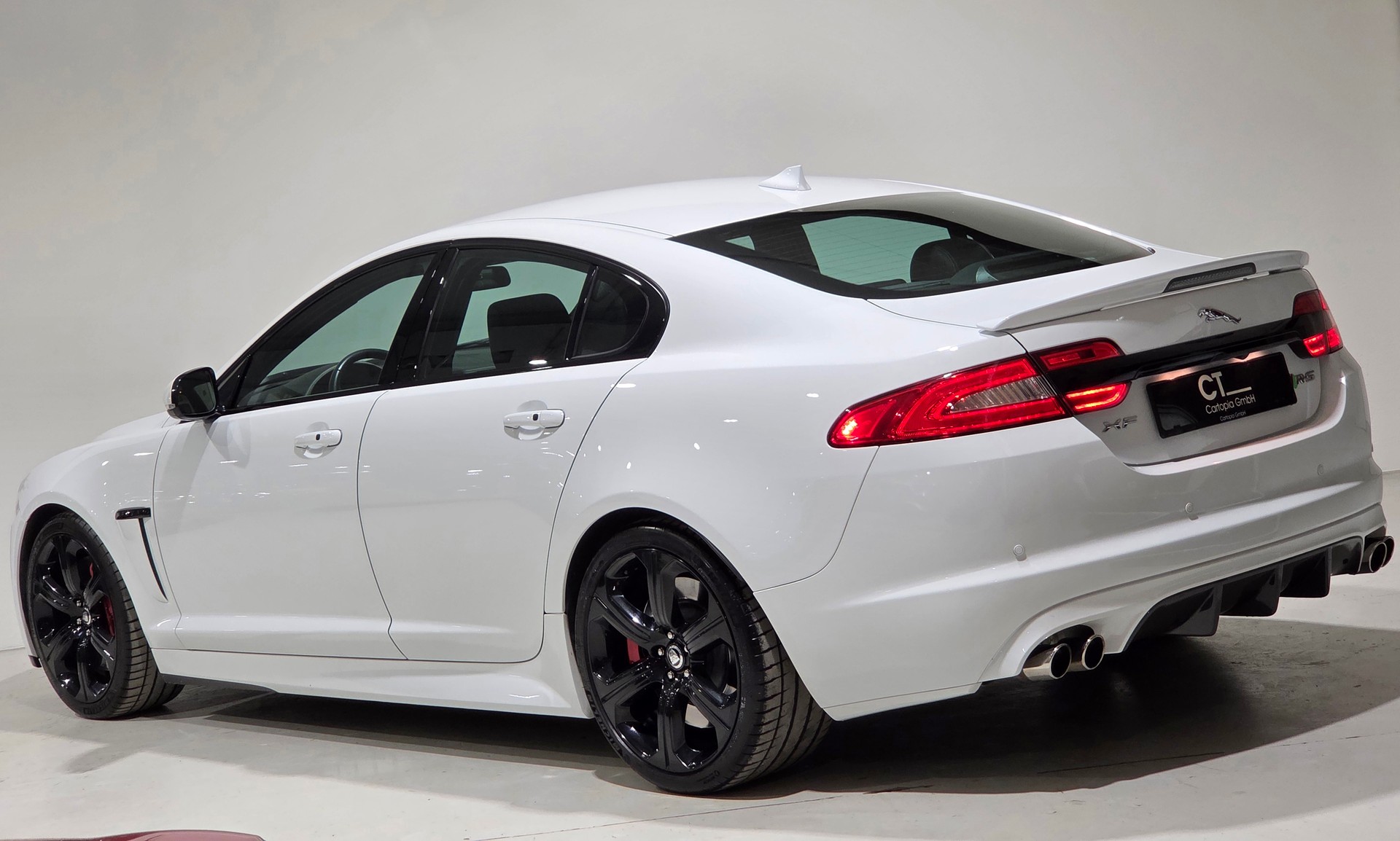 JAGUAR XF 5.0 V8 S/C XFR-S-showroom-element-2