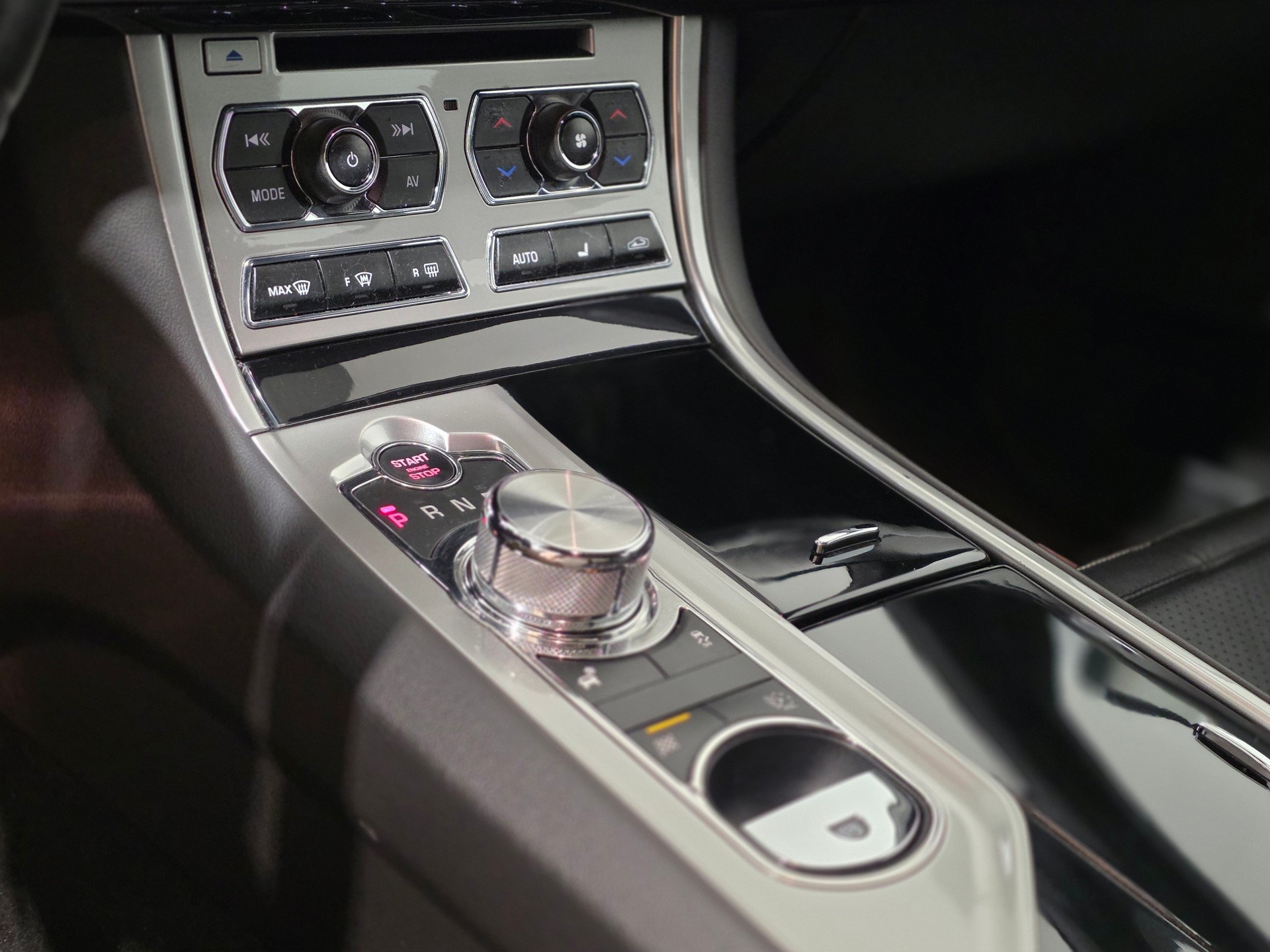 JAGUAR XF 5.0 V8 S/C XFR-S-image-13