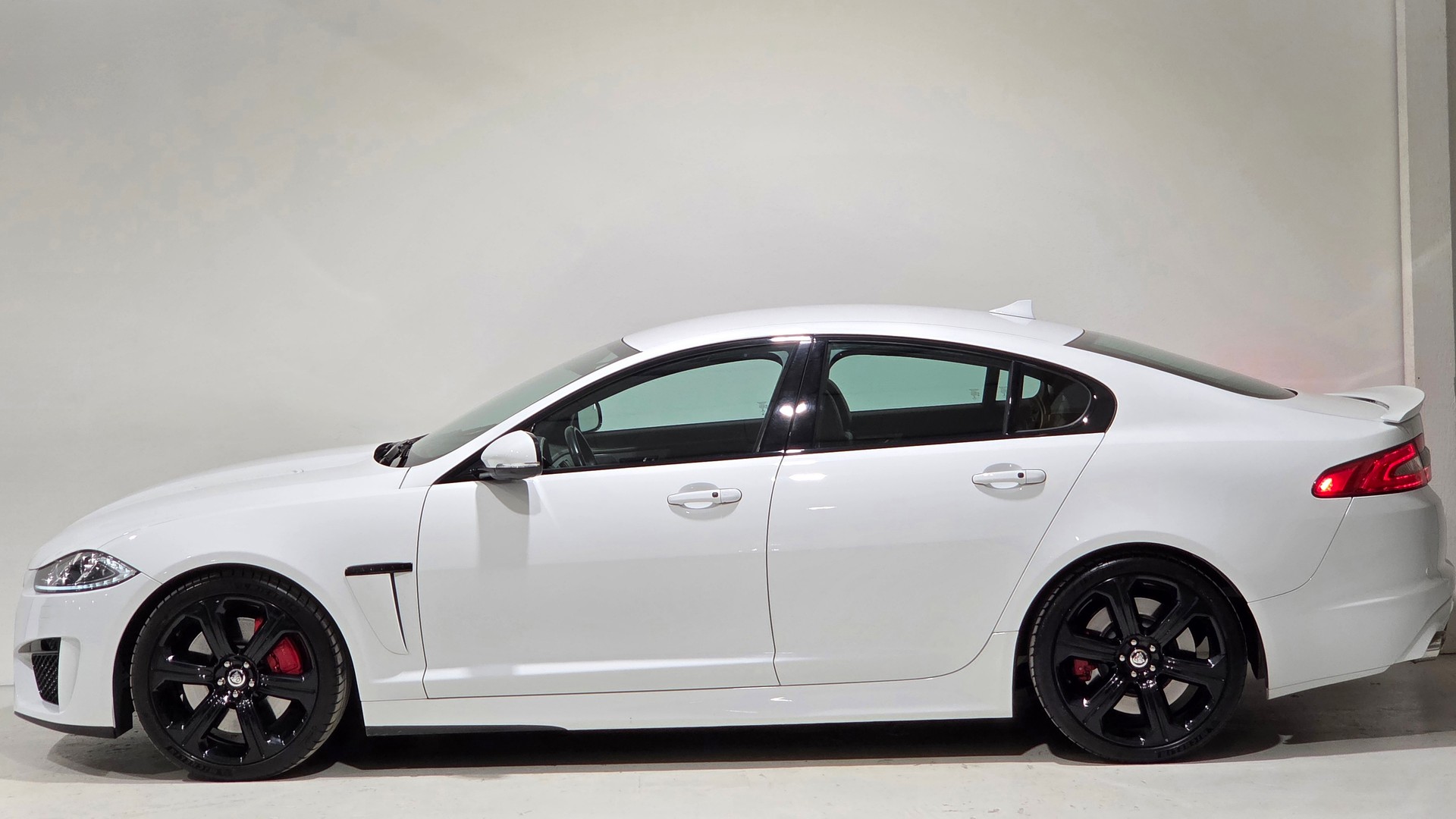 JAGUAR XF 5.0 V8 S/C XFR-S-showroom-element-1