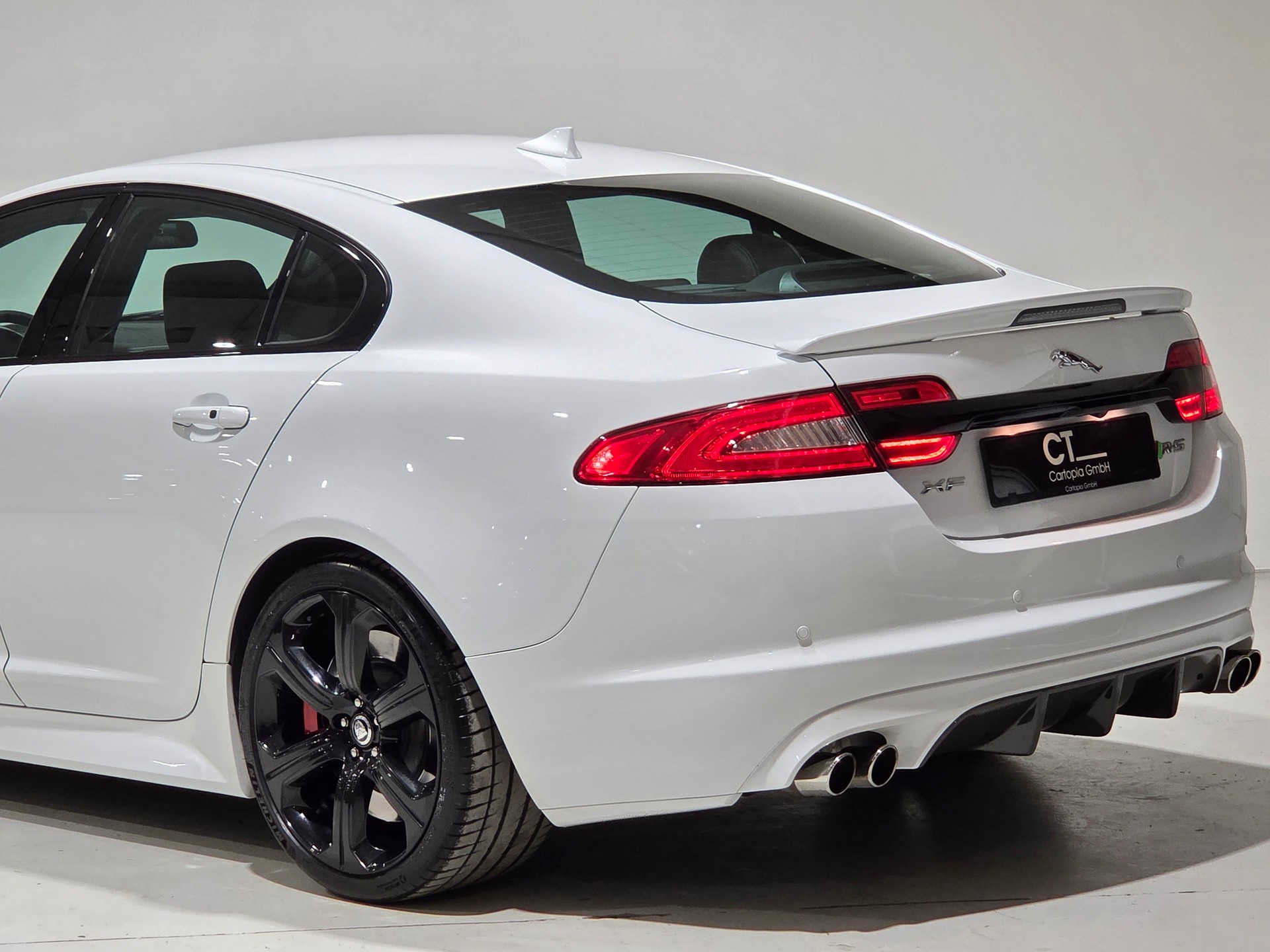 JAGUAR XF 5.0 V8 S/C XFR-S-showroom-element-3