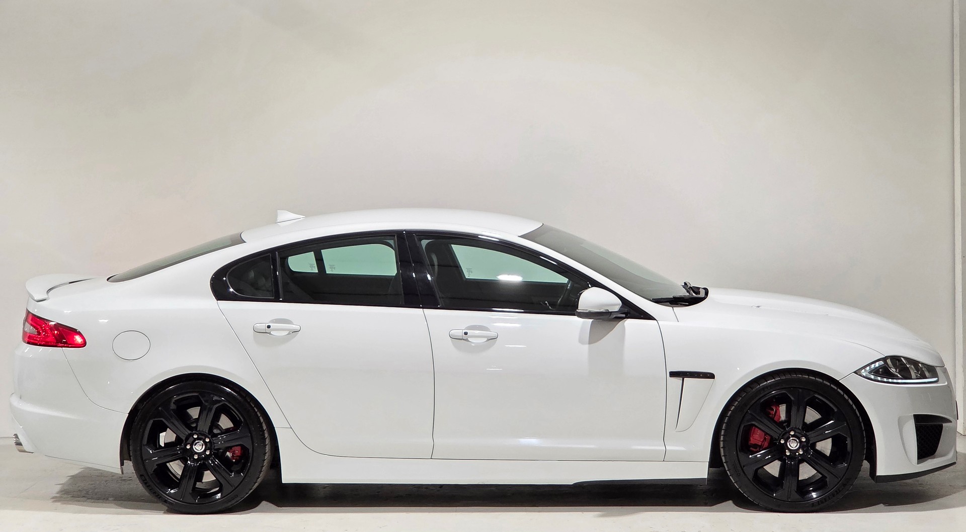 JAGUAR XF 5.0 V8 S/C XFR-S-image-30