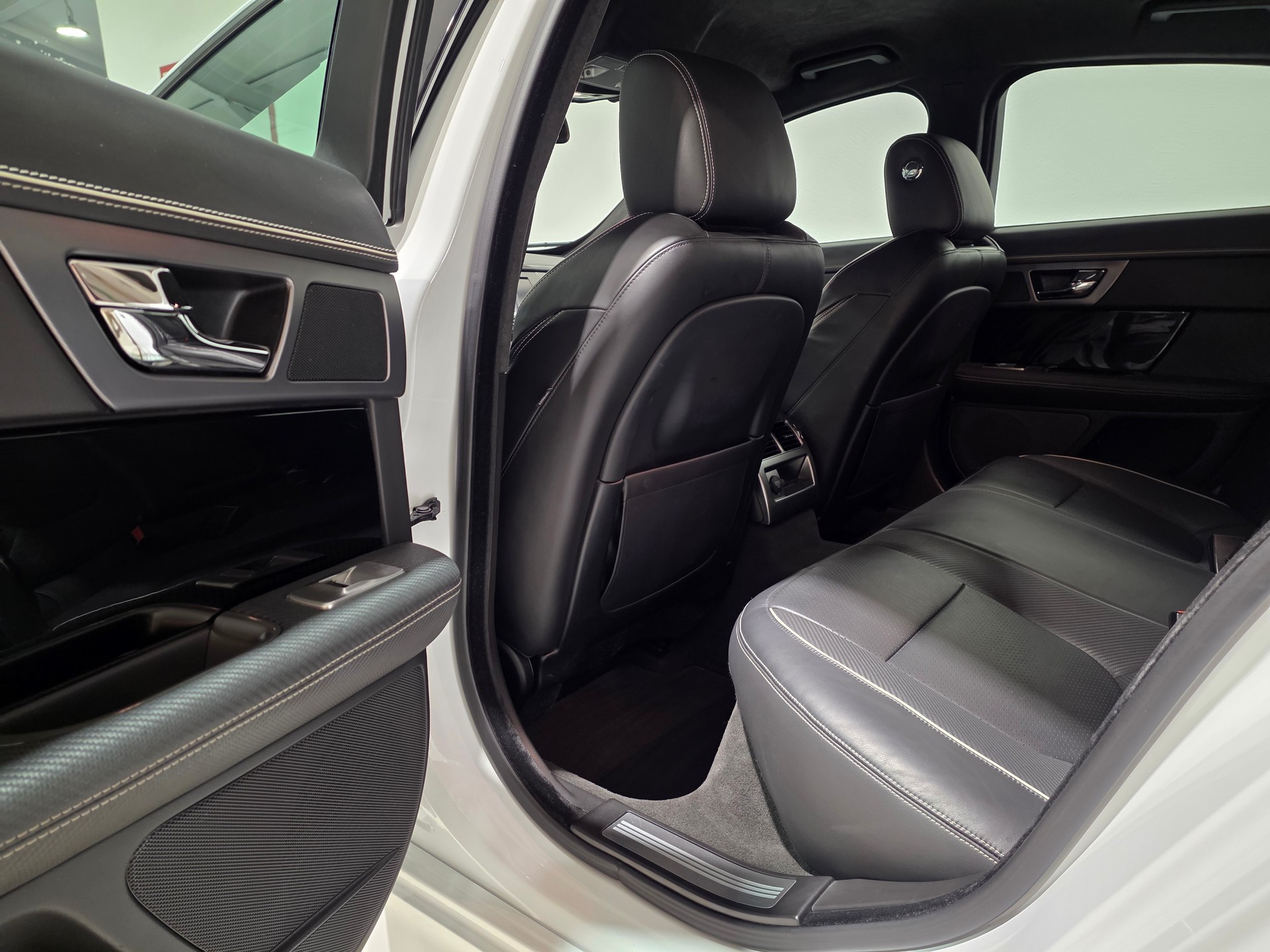 JAGUAR XF 5.0 V8 S/C XFR-S-image-18