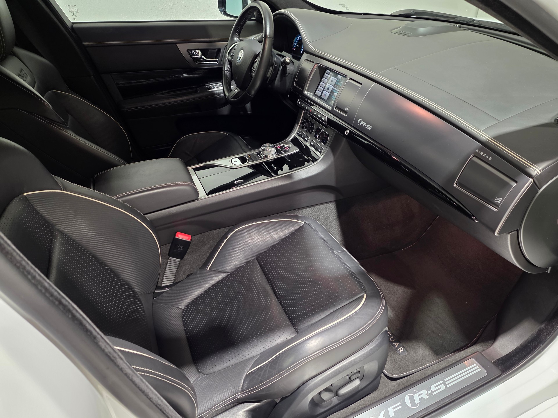 JAGUAR XF 5.0 V8 S/C XFR-S-image-23