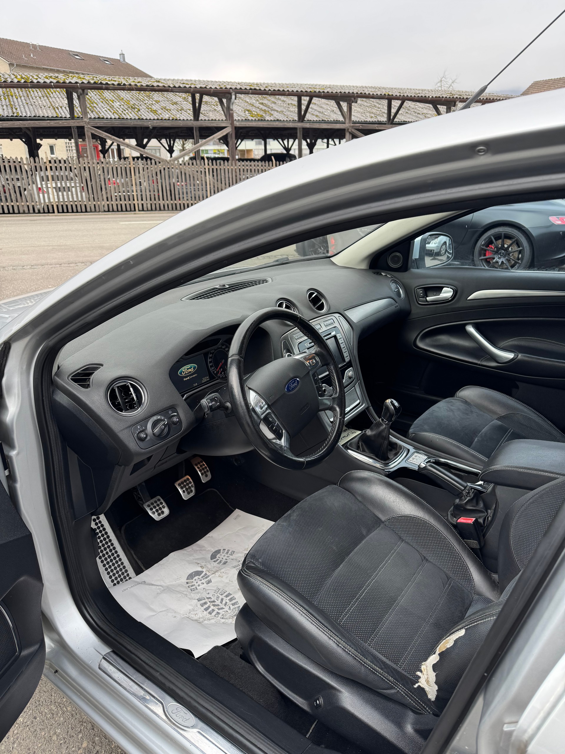 FORD Mondeo 2.0i 16V Titanium-image-4