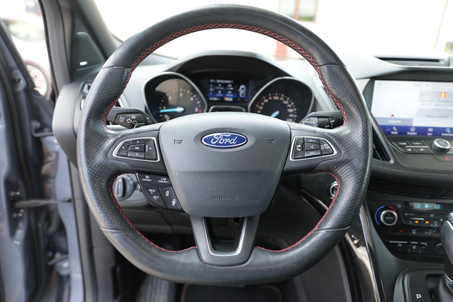 FORD Kuga 2.0 TDCi ST Line High 4WD PowerShift-image-12