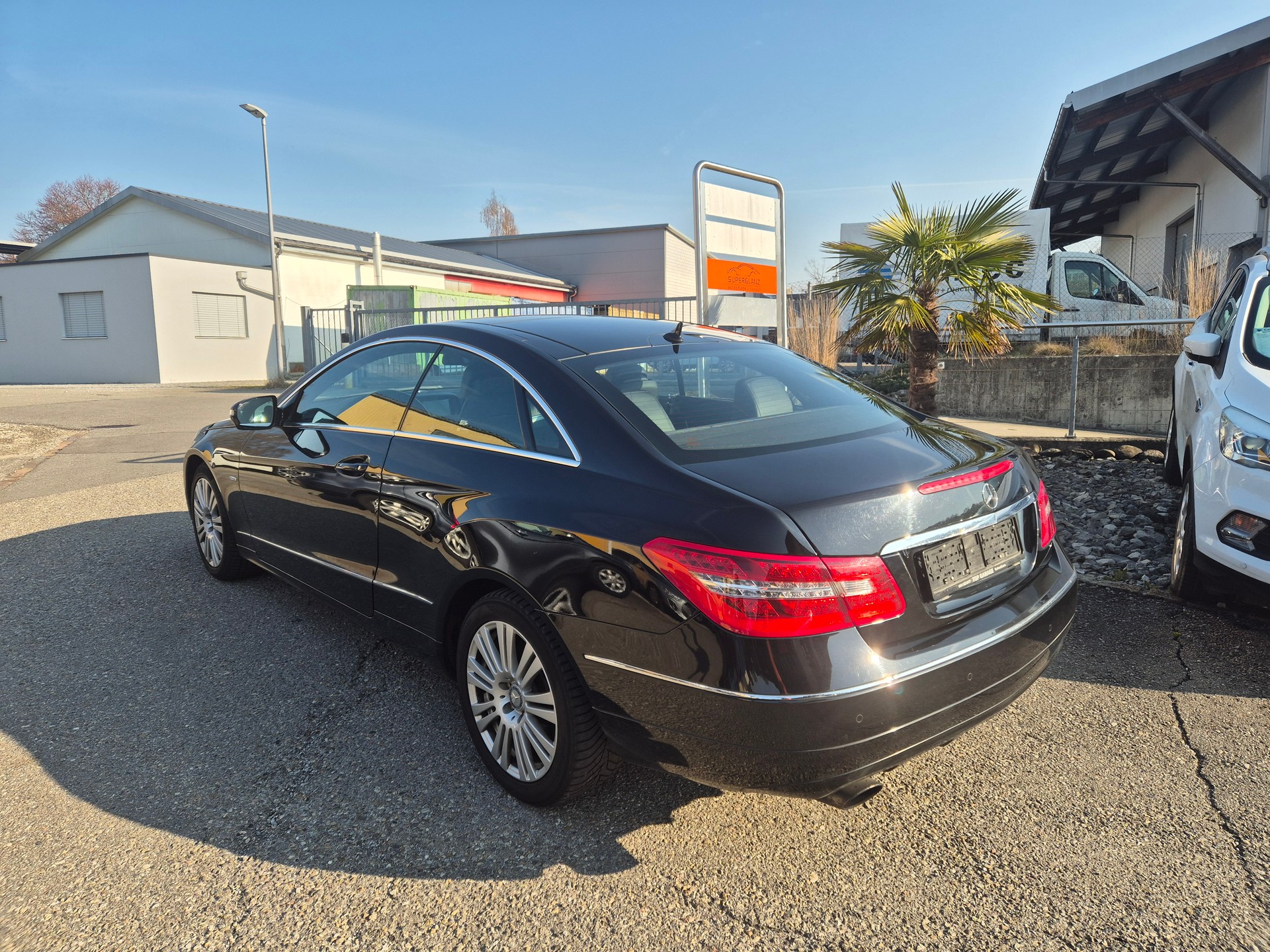 MERCEDES-BENZ E 250 CGI BlueEfficiency Automatic-showroom-element-2