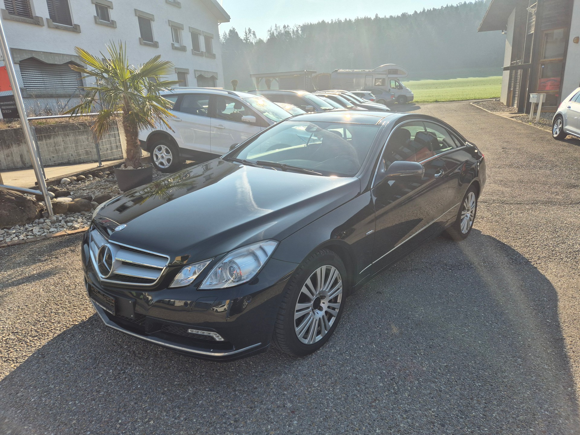 MERCEDES-BENZ E 250 CGI BlueEfficiency Automatic-showroom-element-1