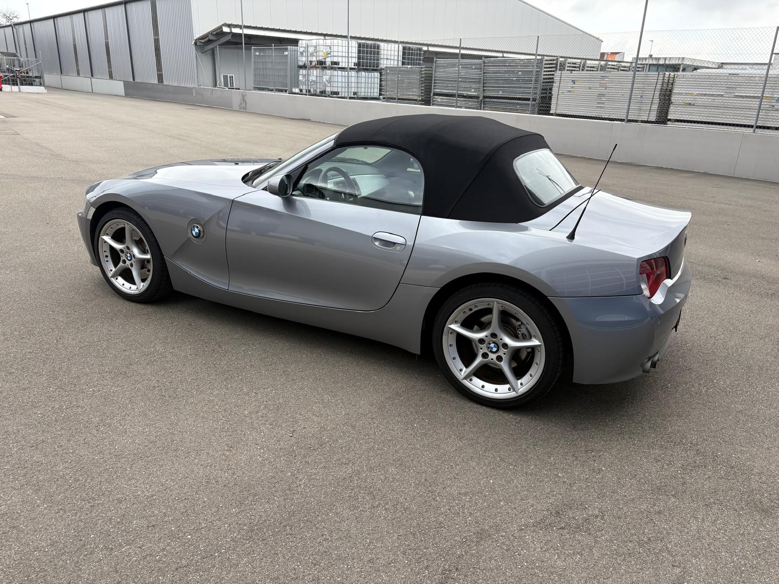 BMW Z4 3.0si Roadster-image-4