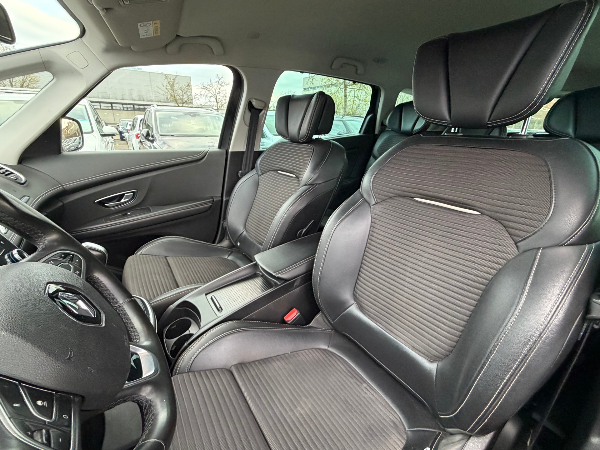 RENAULT Grand Scénic 1.6 dCi Bose EDC-image-8