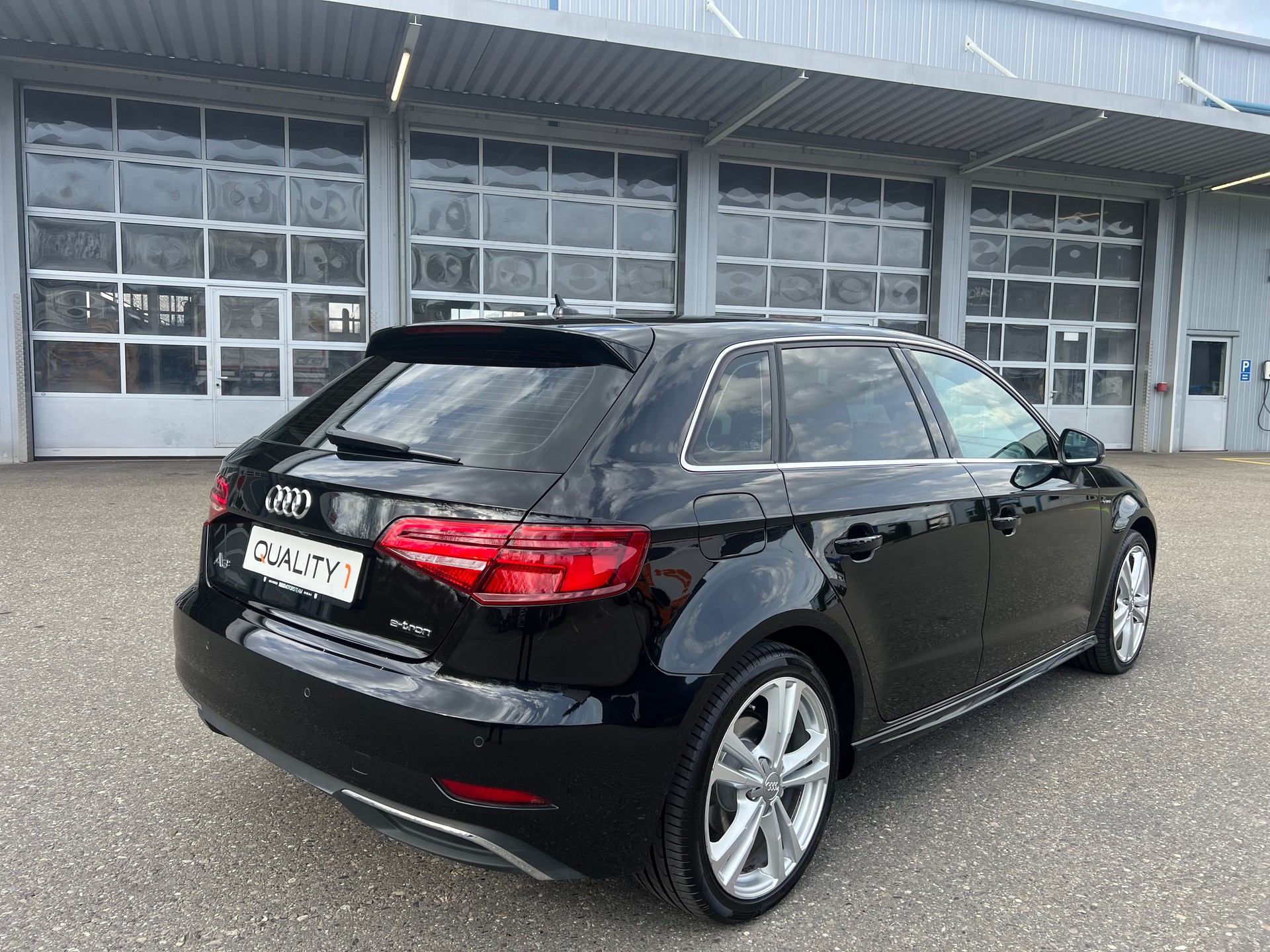 AUDI A3 Sportback 1.4 e-tron Sport S-tronic-image-6