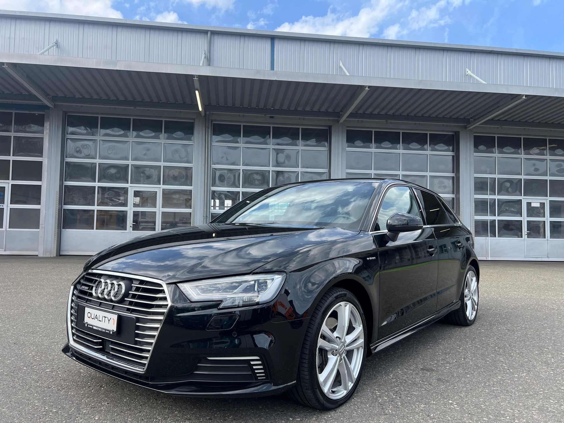 AUDI A3 Sportback 1.4 e-tron Sport S-tronic-showroom-element-1