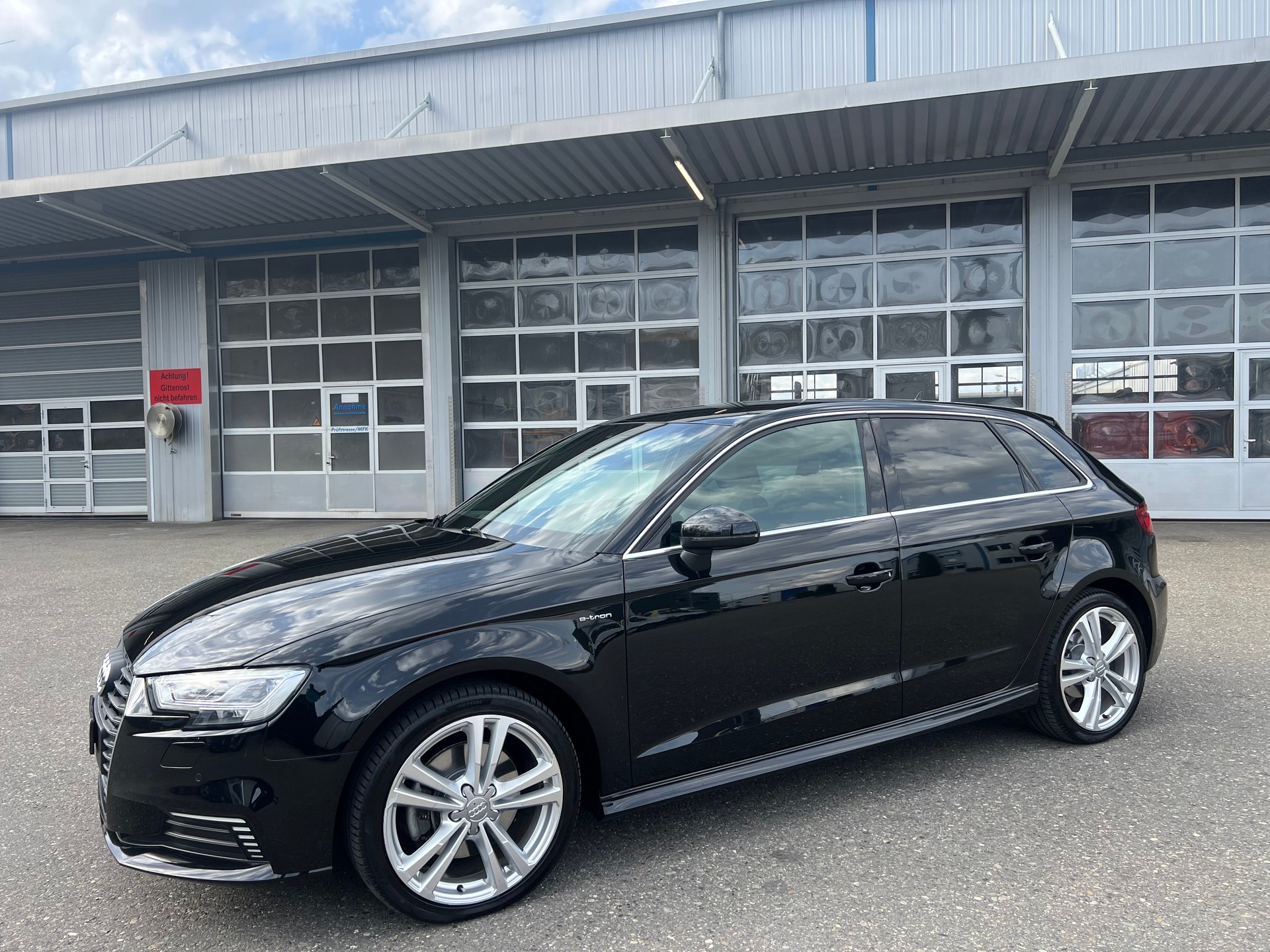 AUDI A3 Sportback 1.4 e-tron Sport S-tronic-showroom-element-3