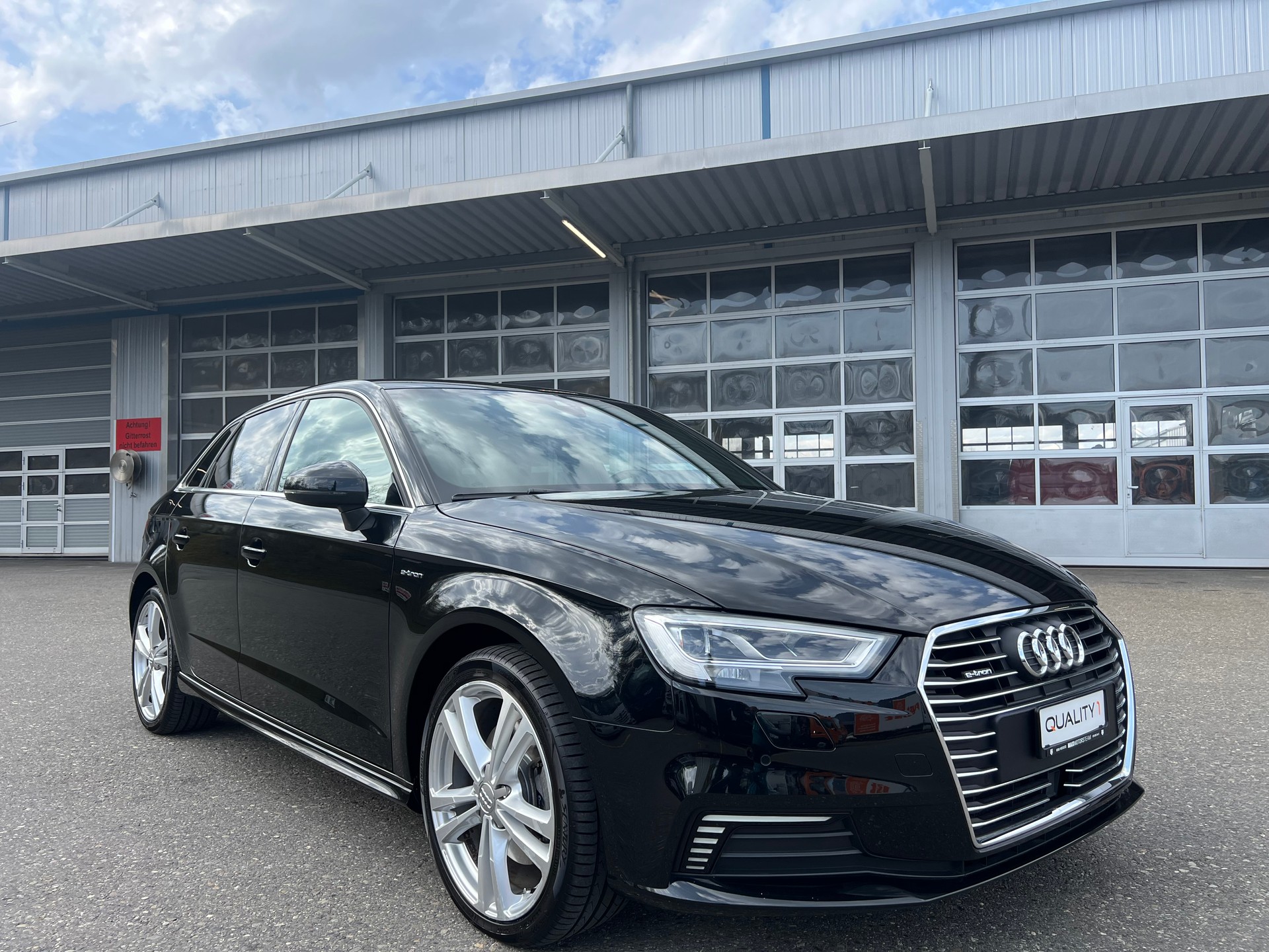 AUDI A3 Sportback 1.4 e-tron Sport S-tronic-showroom-element-2