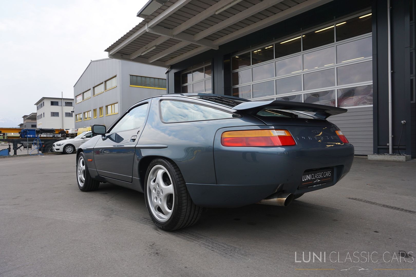 PORSCHE 928 S4-image-3
