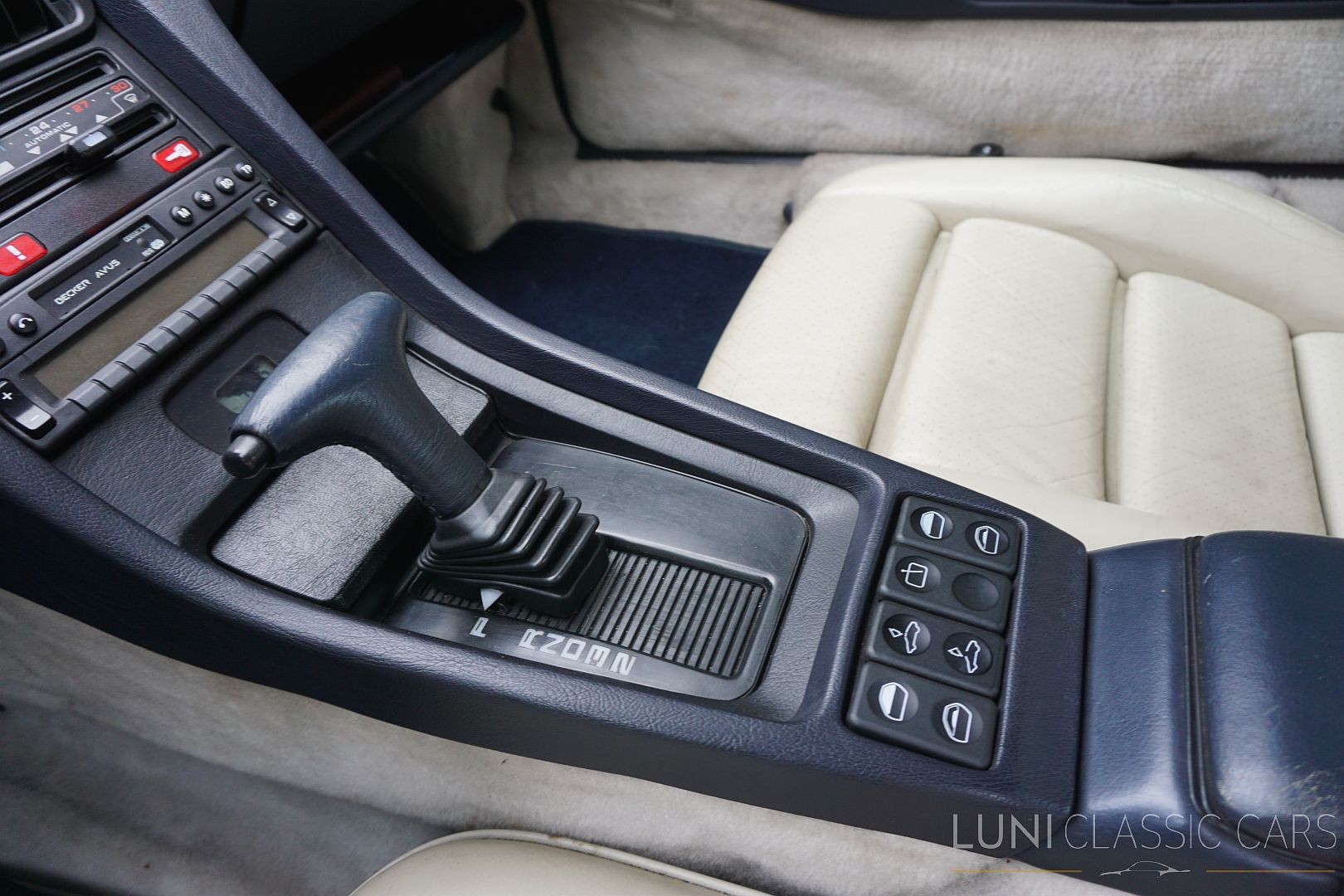 PORSCHE 928 S4-image-11