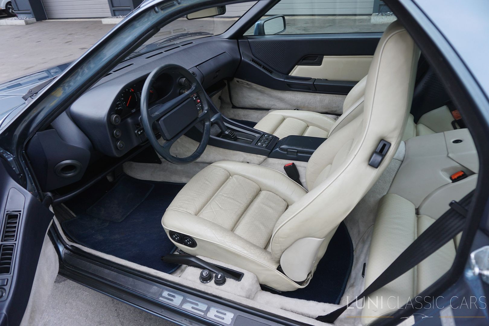 PORSCHE 928 S4-image-9