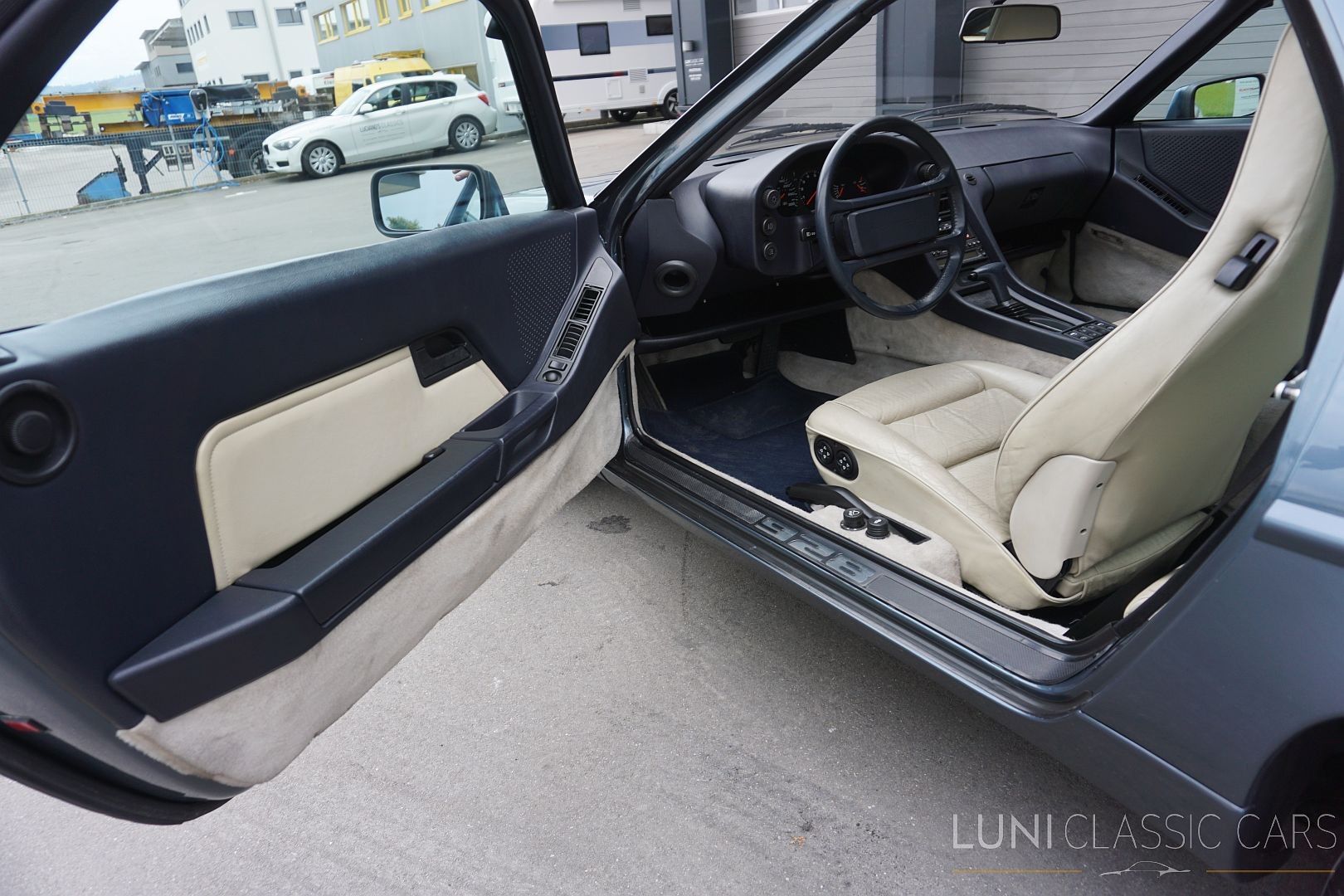 PORSCHE 928 S4-image-8