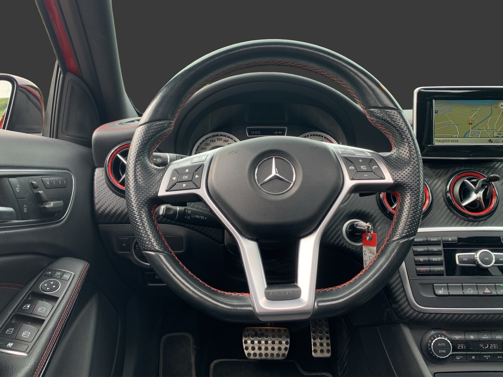 MERCEDES-BENZ A 250 Sport AMG-Line 4Matic 7G-DCT-image-18