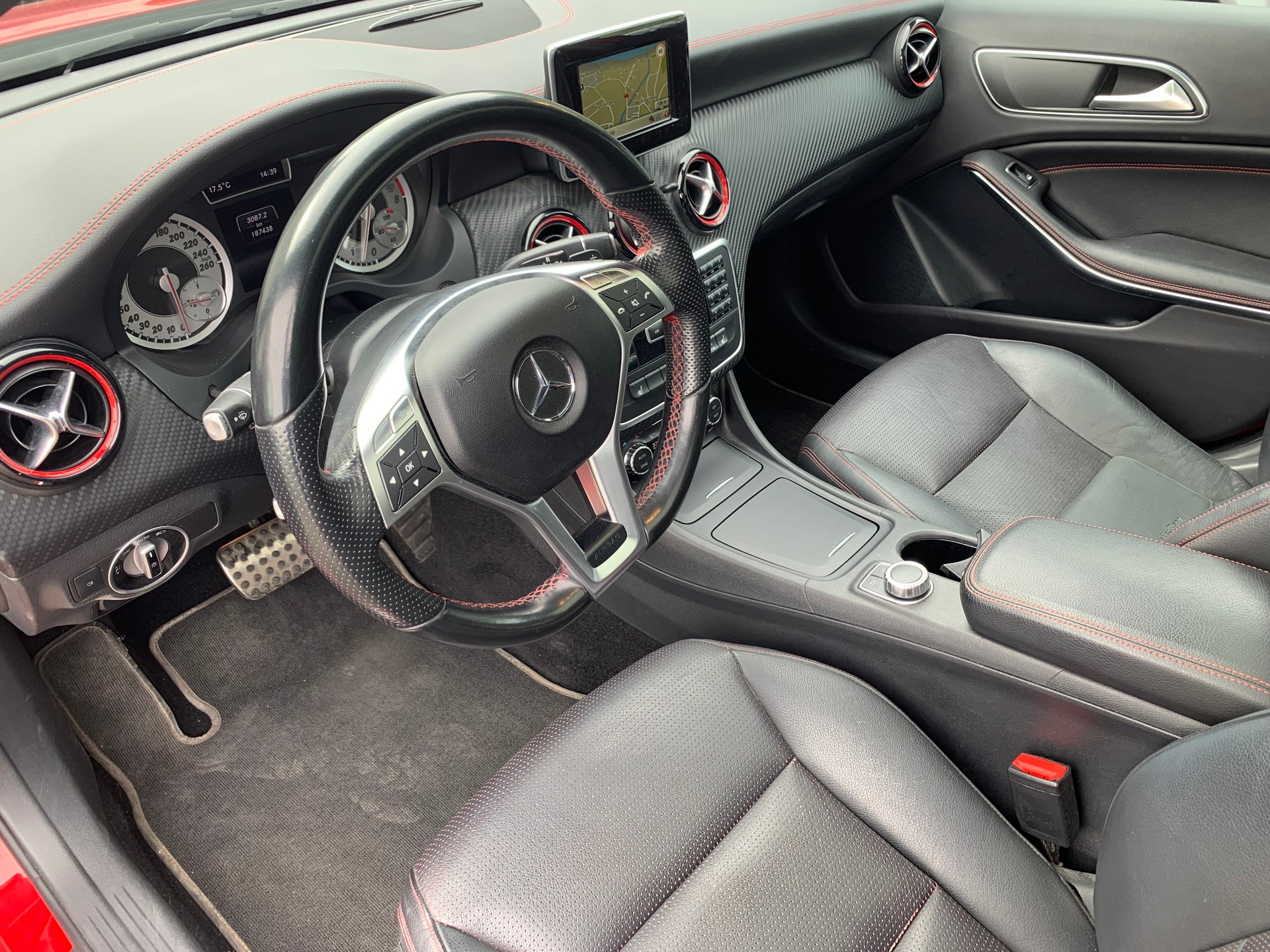 MERCEDES-BENZ A 250 Sport AMG-Line 4Matic 7G-DCT-image-16