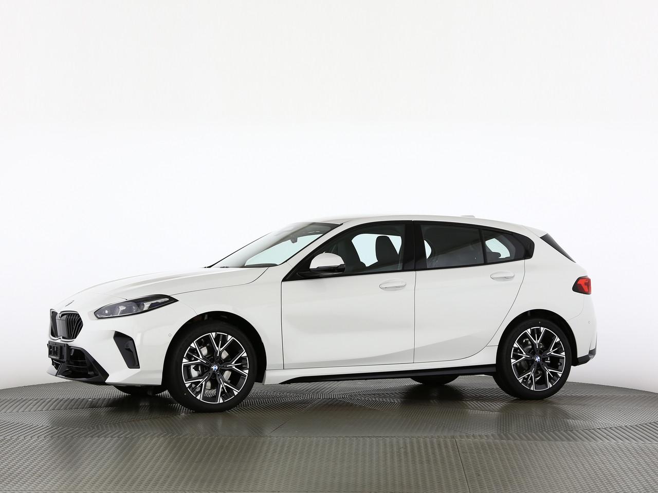 BMW 116-showroom-element-3