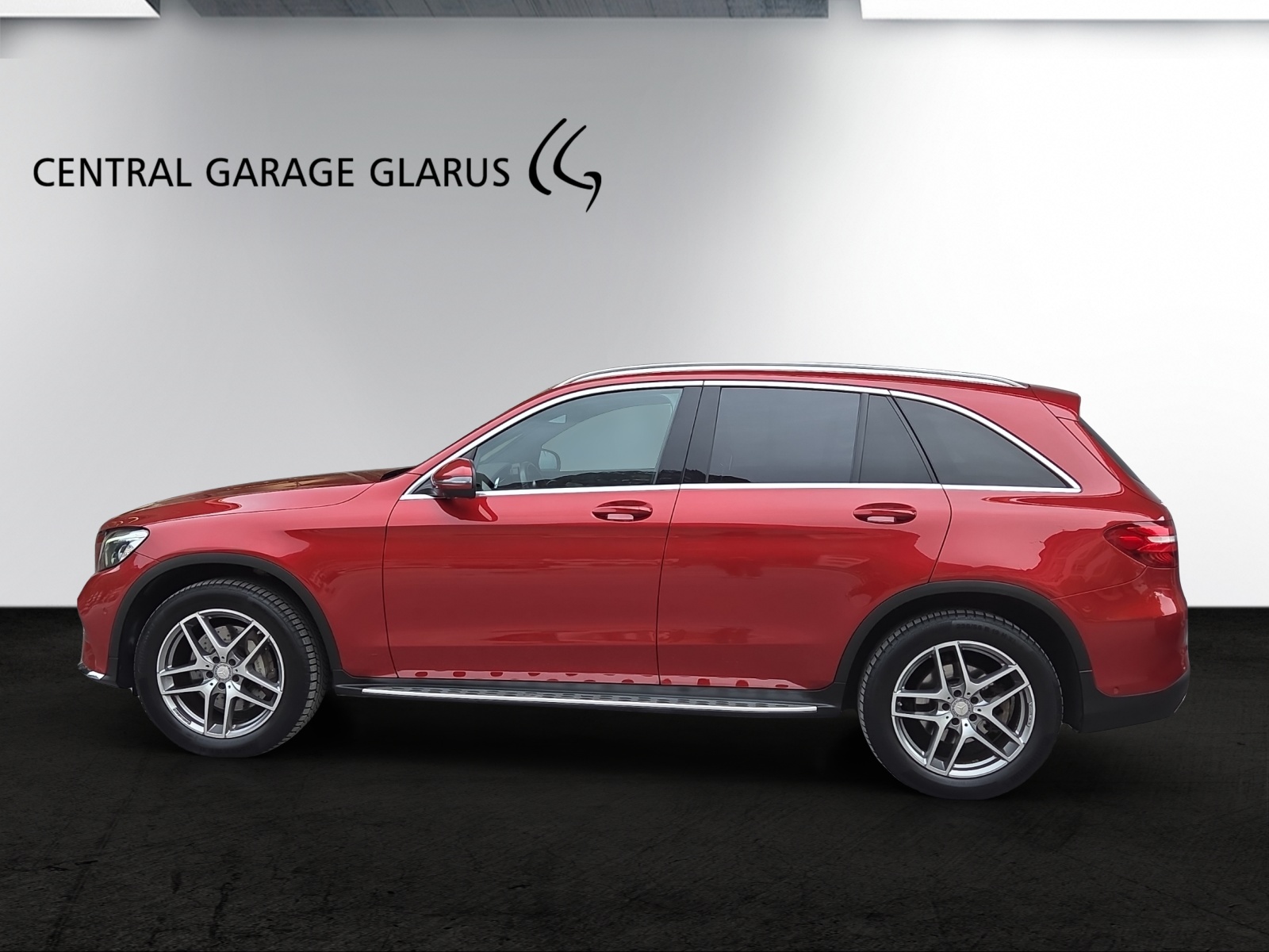 MERCEDES-BENZ GLC 250 AMG Line 4Matic 9G-Tronic-showroom-element-3