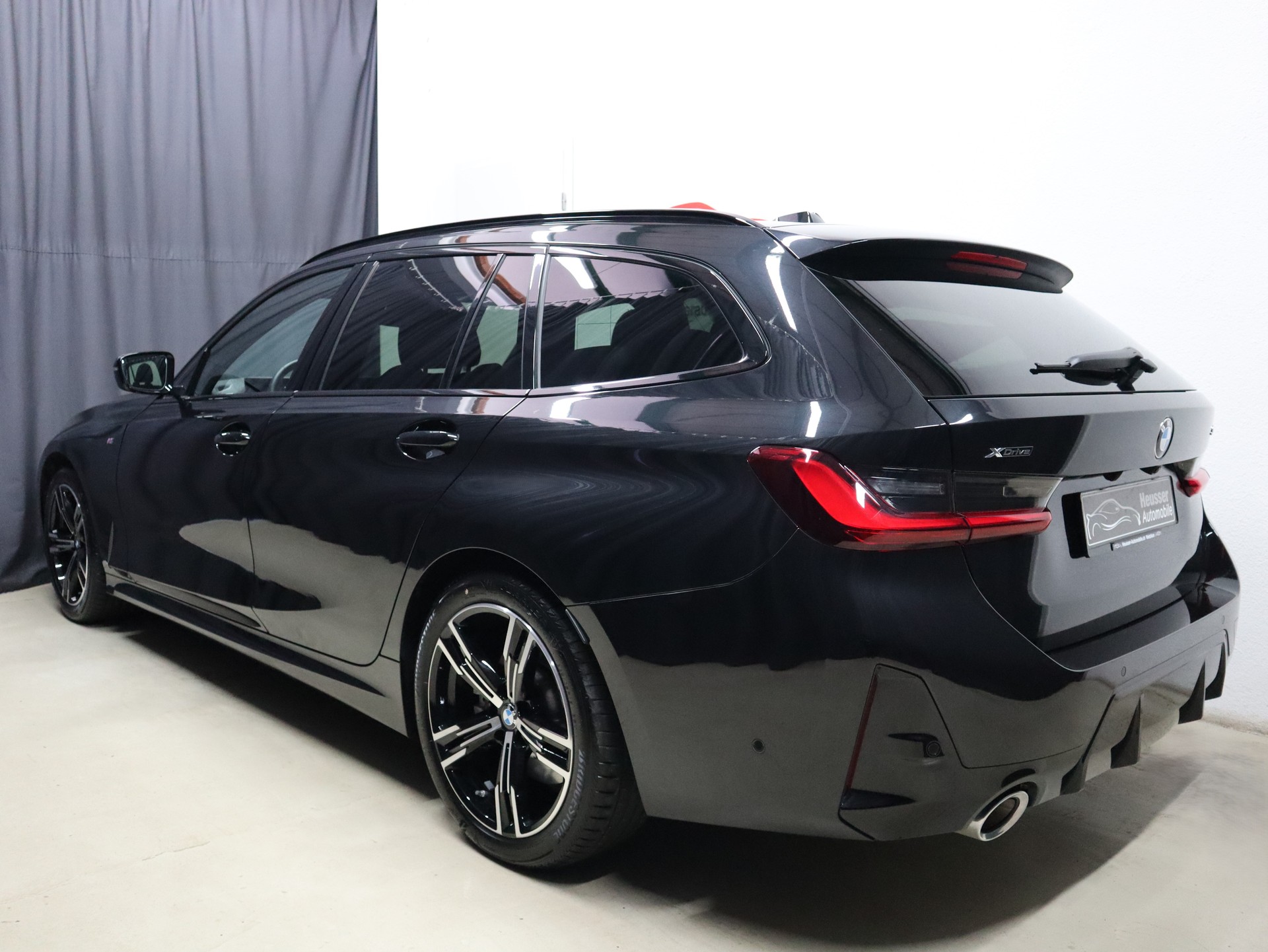 BMW 330i Touring xDrive Steptronic M Sport - Live Cockpit - Navi - Kamera - 245 PS-image-3