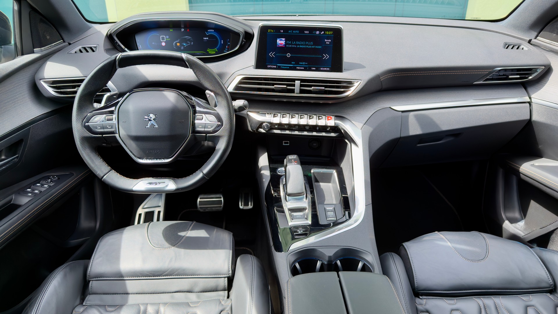 PEUGEOT 3008 300e Hybrid4 GT EAT8-image-8