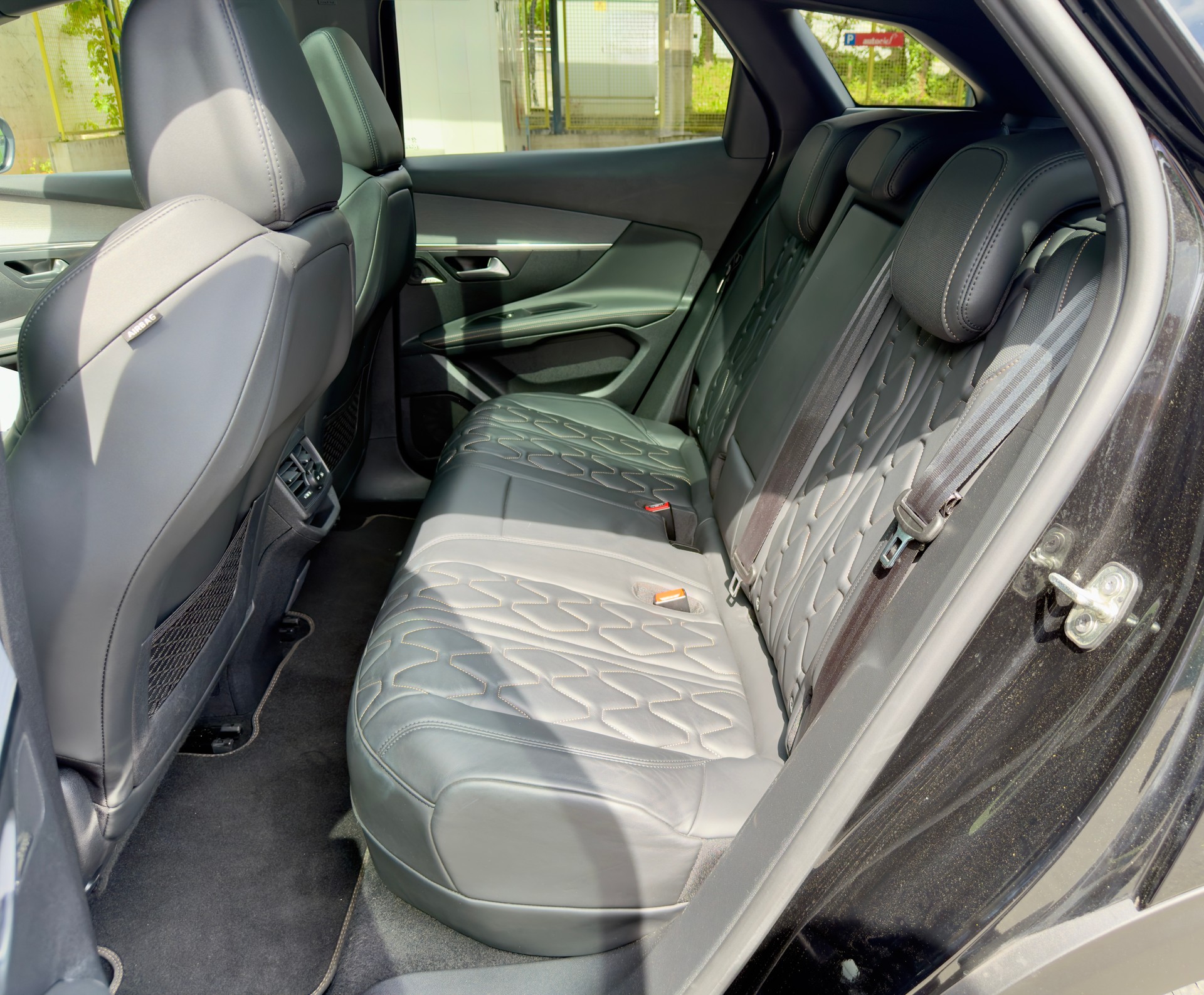 PEUGEOT 3008 300e Hybrid4 GT EAT8-image-13