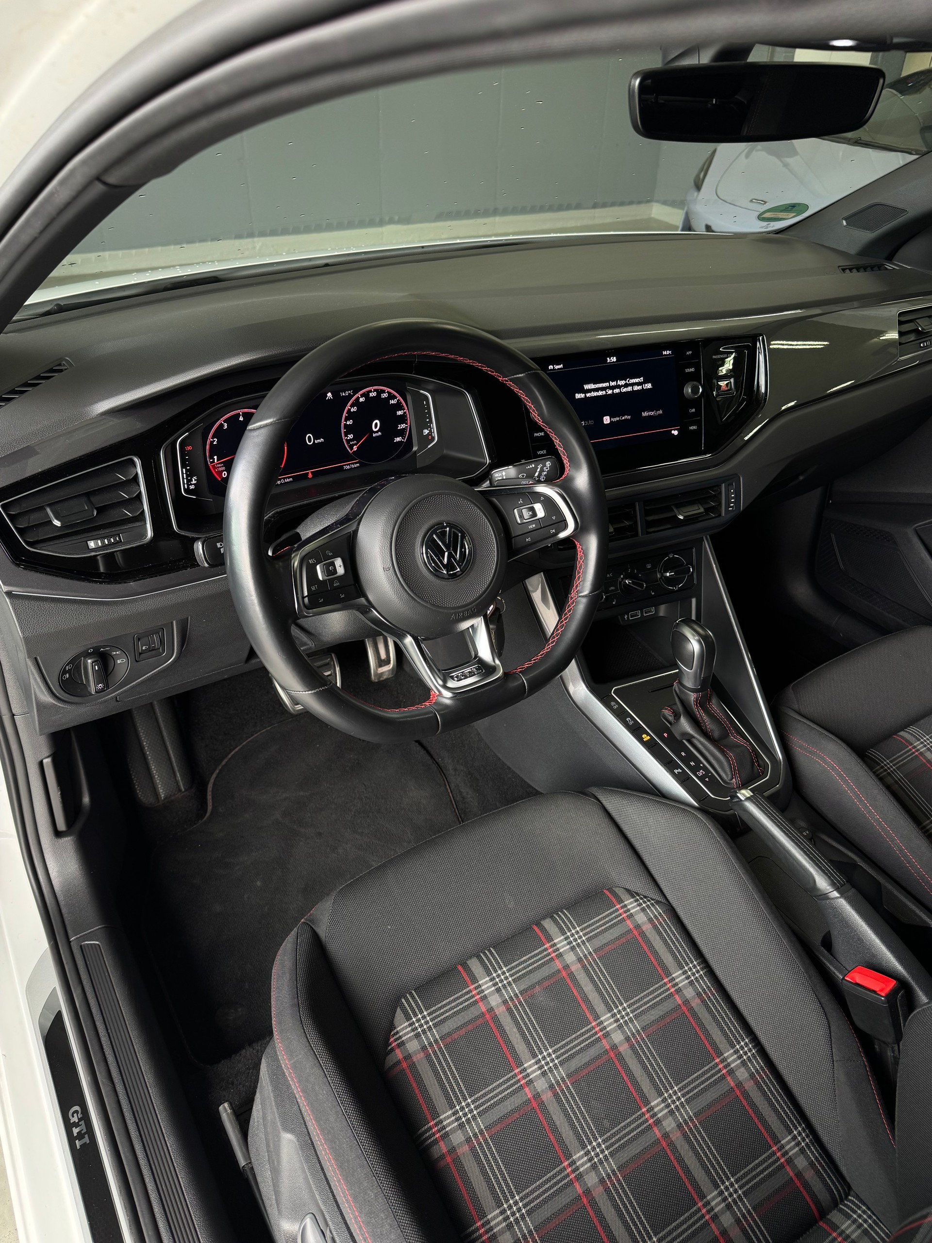 VW Polo 2.0 TSI GTI DSG-image-7