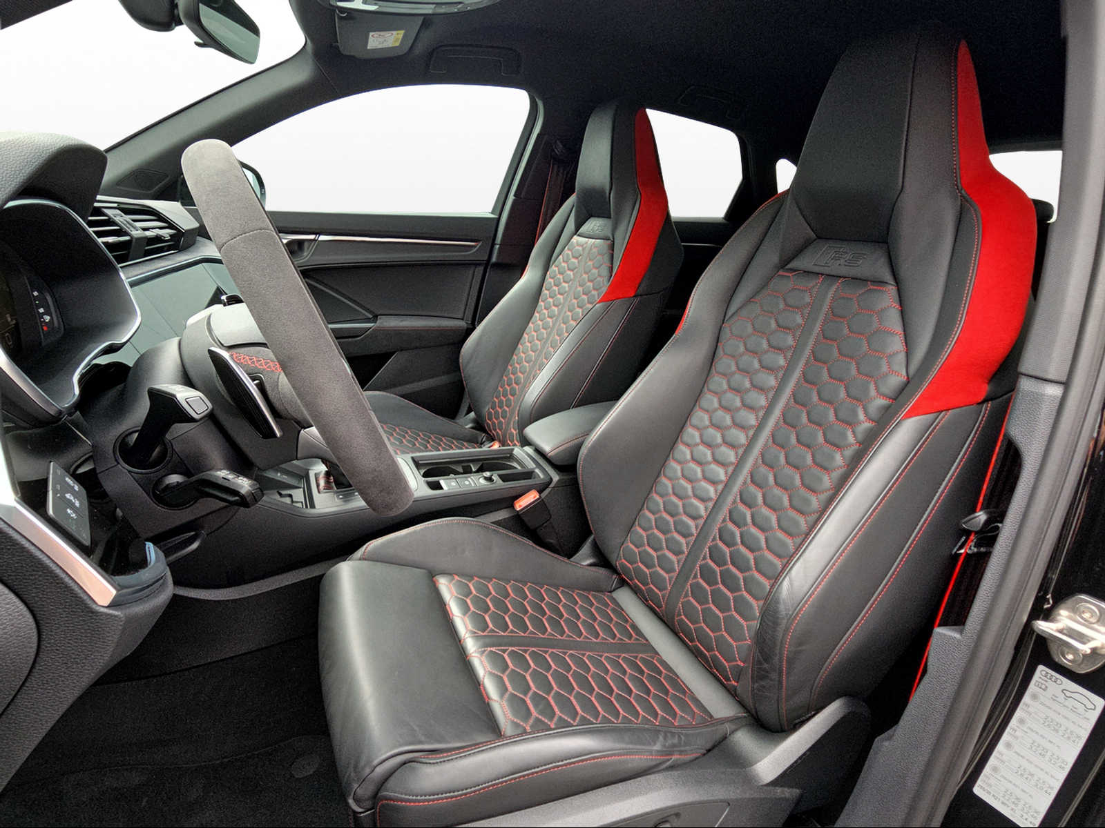 AUDI RS Q3 Sportback quattro S tronic-image-7
