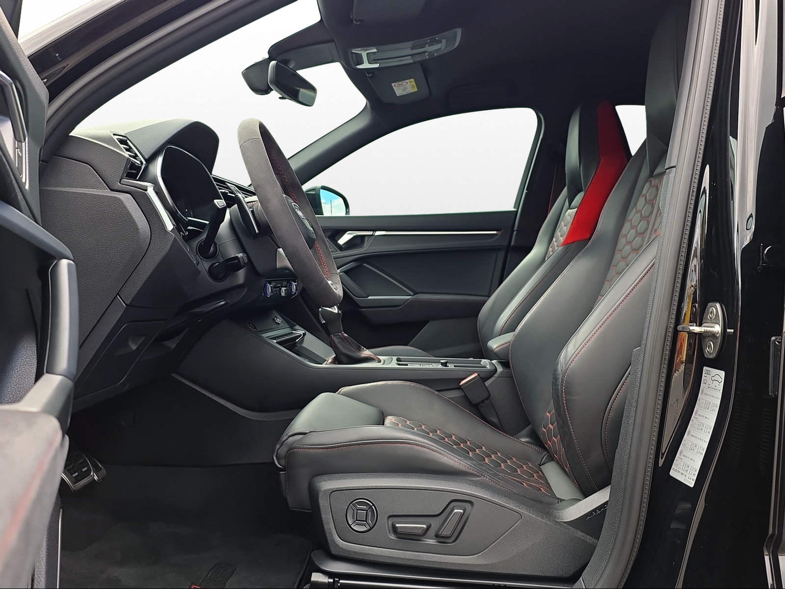 AUDI RS Q3 Sportback quattro S tronic-image-6