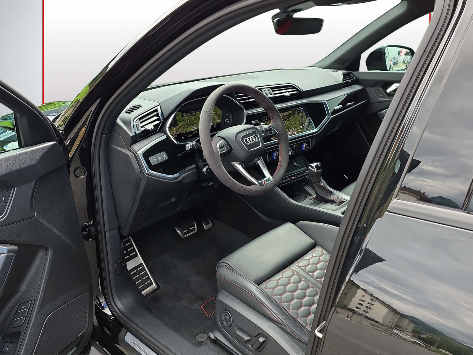 AUDI RS Q3 Sportback quattro S tronic-image-5