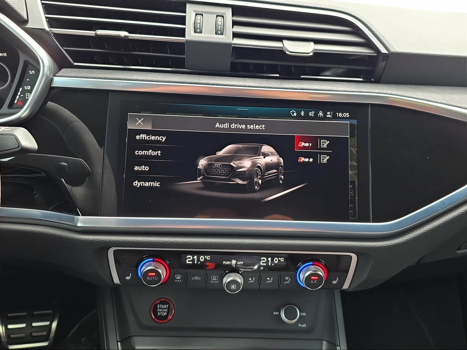 AUDI RS Q3 Sportback quattro S tronic-image-8