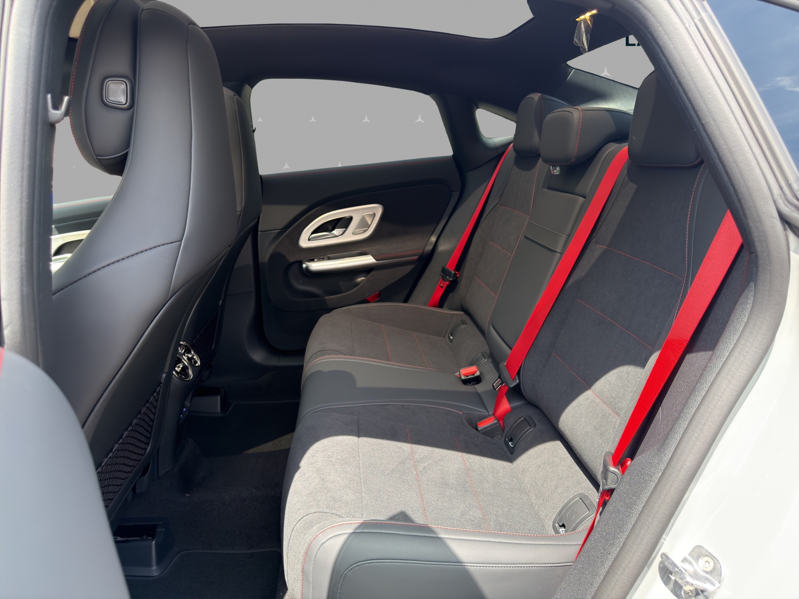 MERCEDES-BENZ CLA 220 8G-DCT 4Matic-image-13